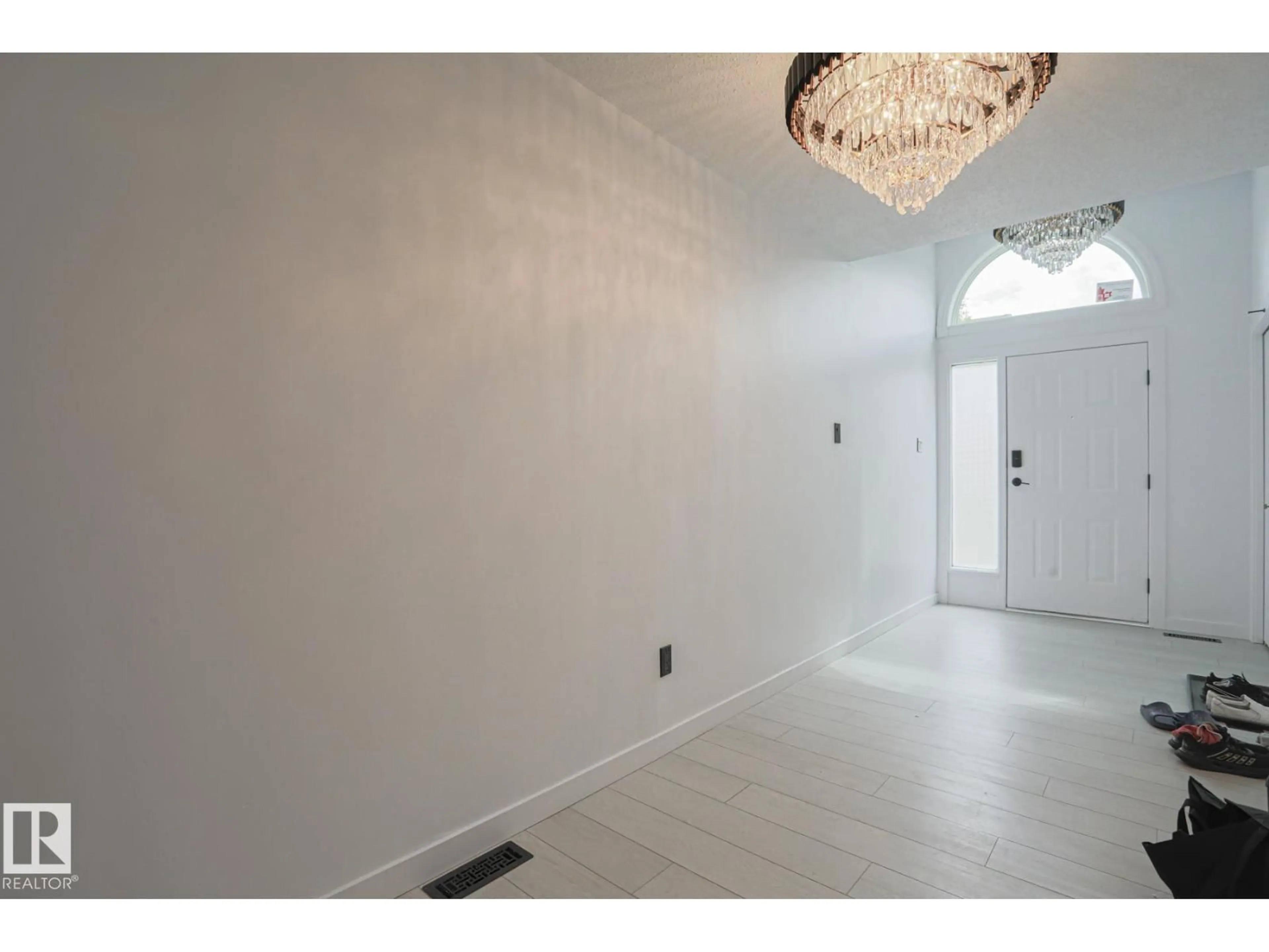 Indoor foyer for #23 - 3811 85 ST, Edmonton Alberta T6K4C2