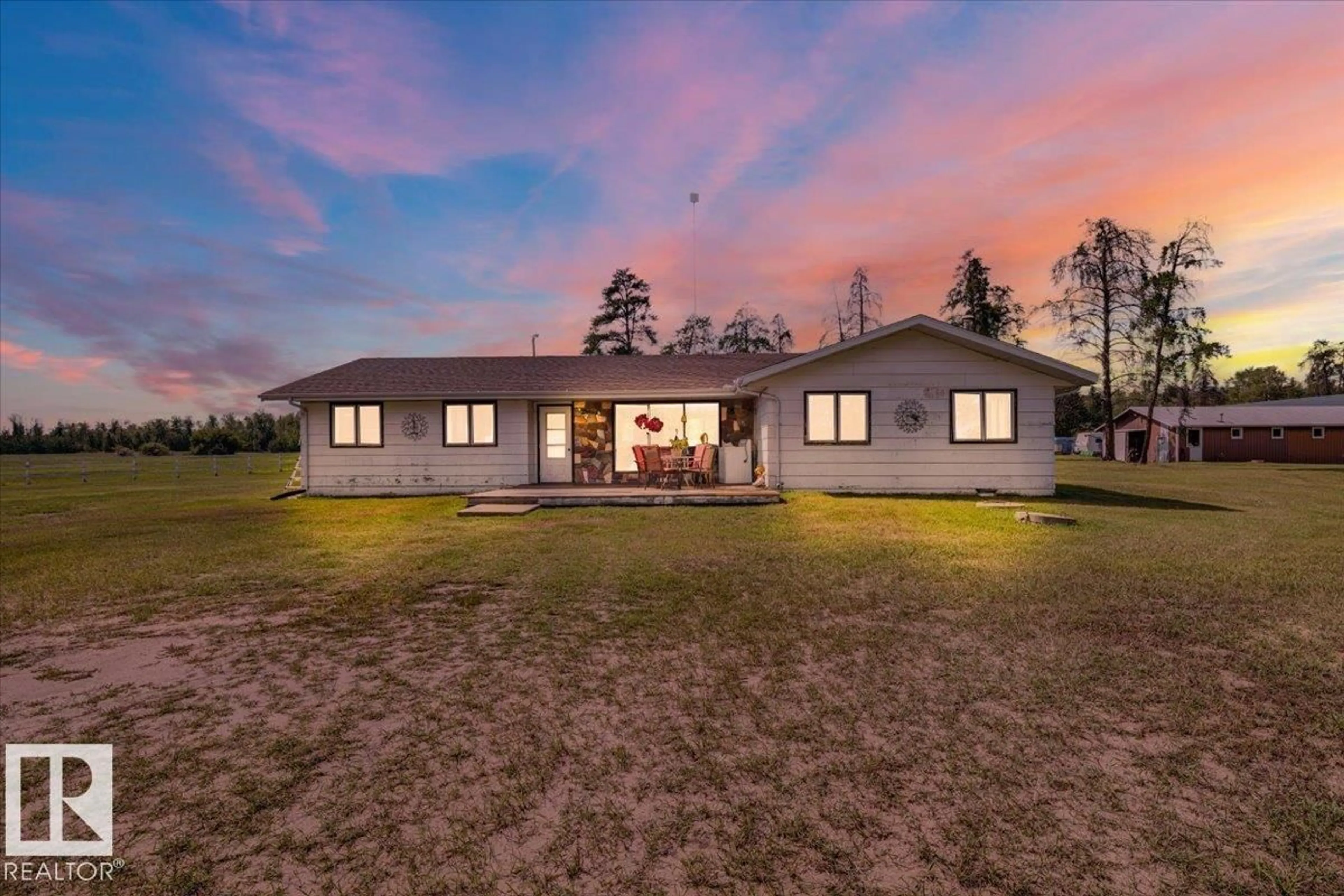 A pic from outside/outdoor area/front of a property/back of a property/a pic from drone, building for 57128 RGE ROAD 225, Rural Sturgeon County Alberta T0A1N5