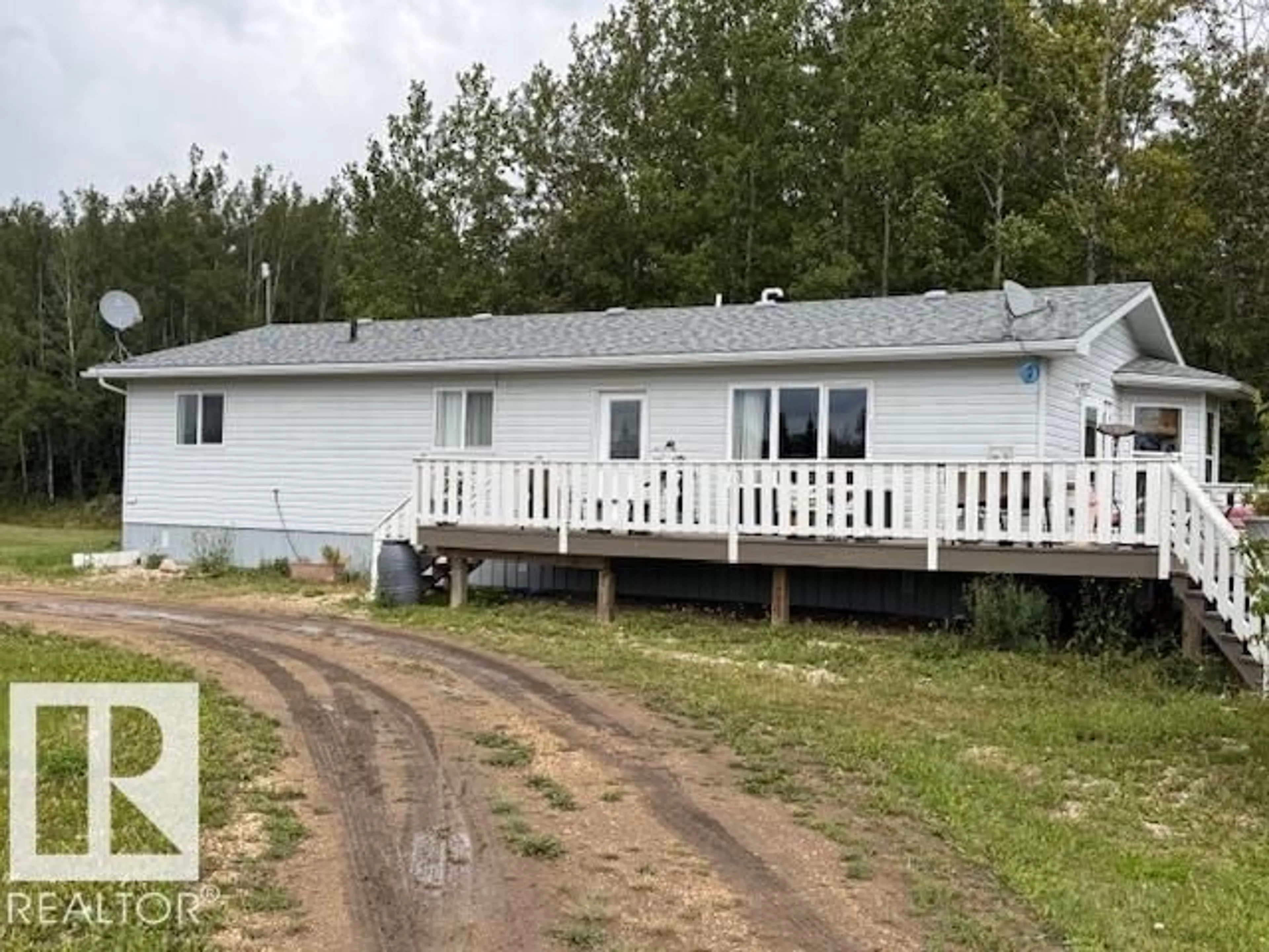 Home with vinyl exterior material, unknown for 114 - 5218 HWY 18, Rural Barrhead County Alberta T7N1N3