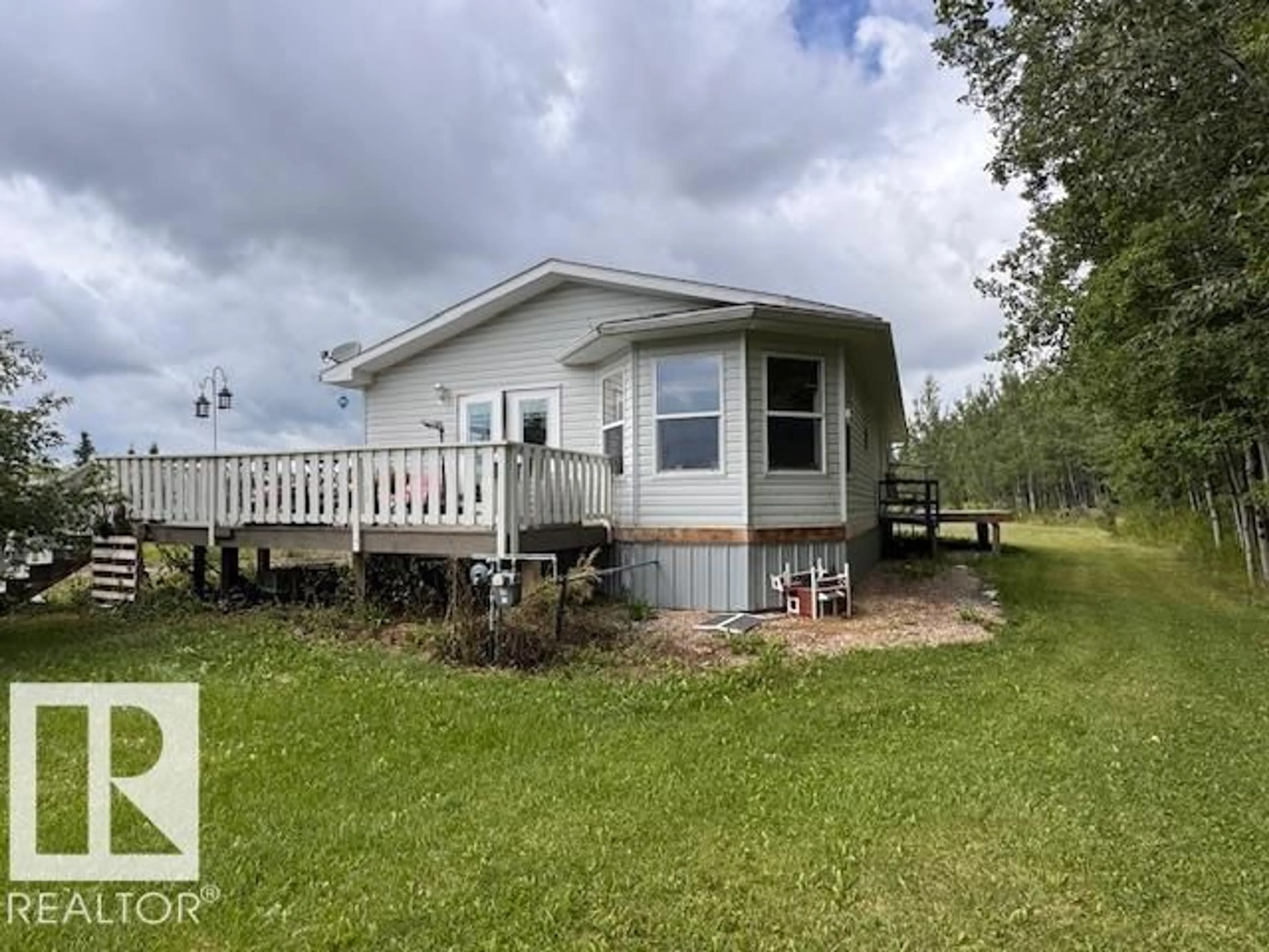 Home with vinyl exterior material, water/lake/river/ocean view for 114 - 5218 HWY 18, Rural Barrhead County Alberta T7N1N3