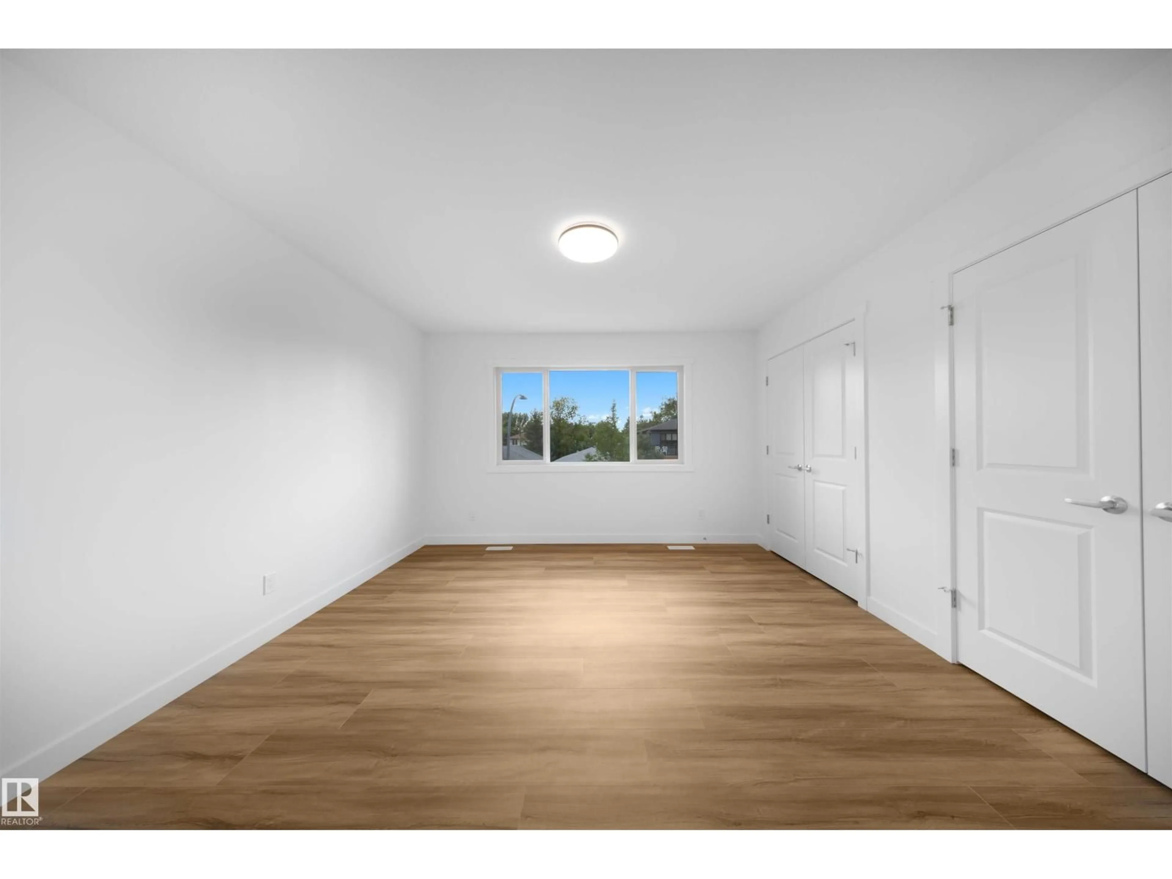 A pic of a room for 10818 68 AV, Edmonton Alberta T6H2B8