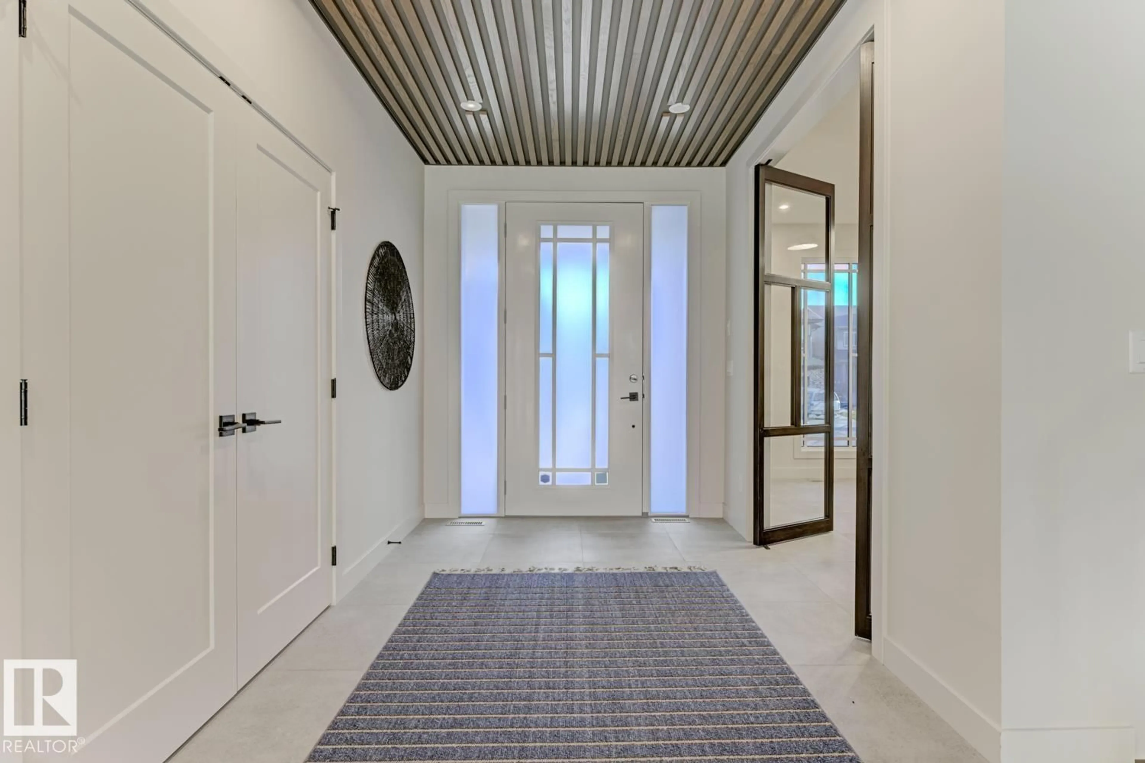 Indoor entryway for 6038 CRAWFORD DR, Edmonton Alberta T8N7L2