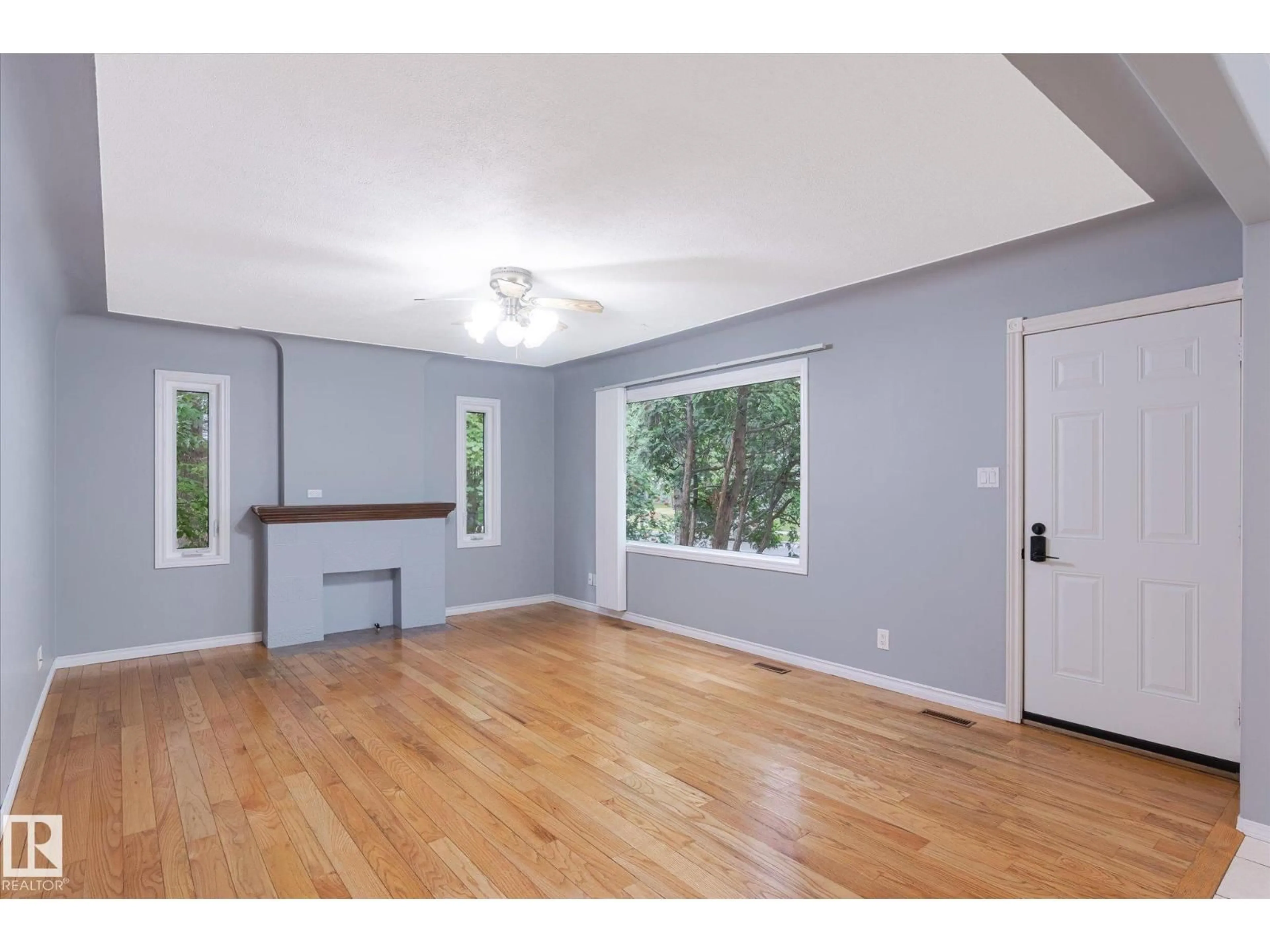A pic of a room for 11615 71 ST, Edmonton Alberta T5B1W3