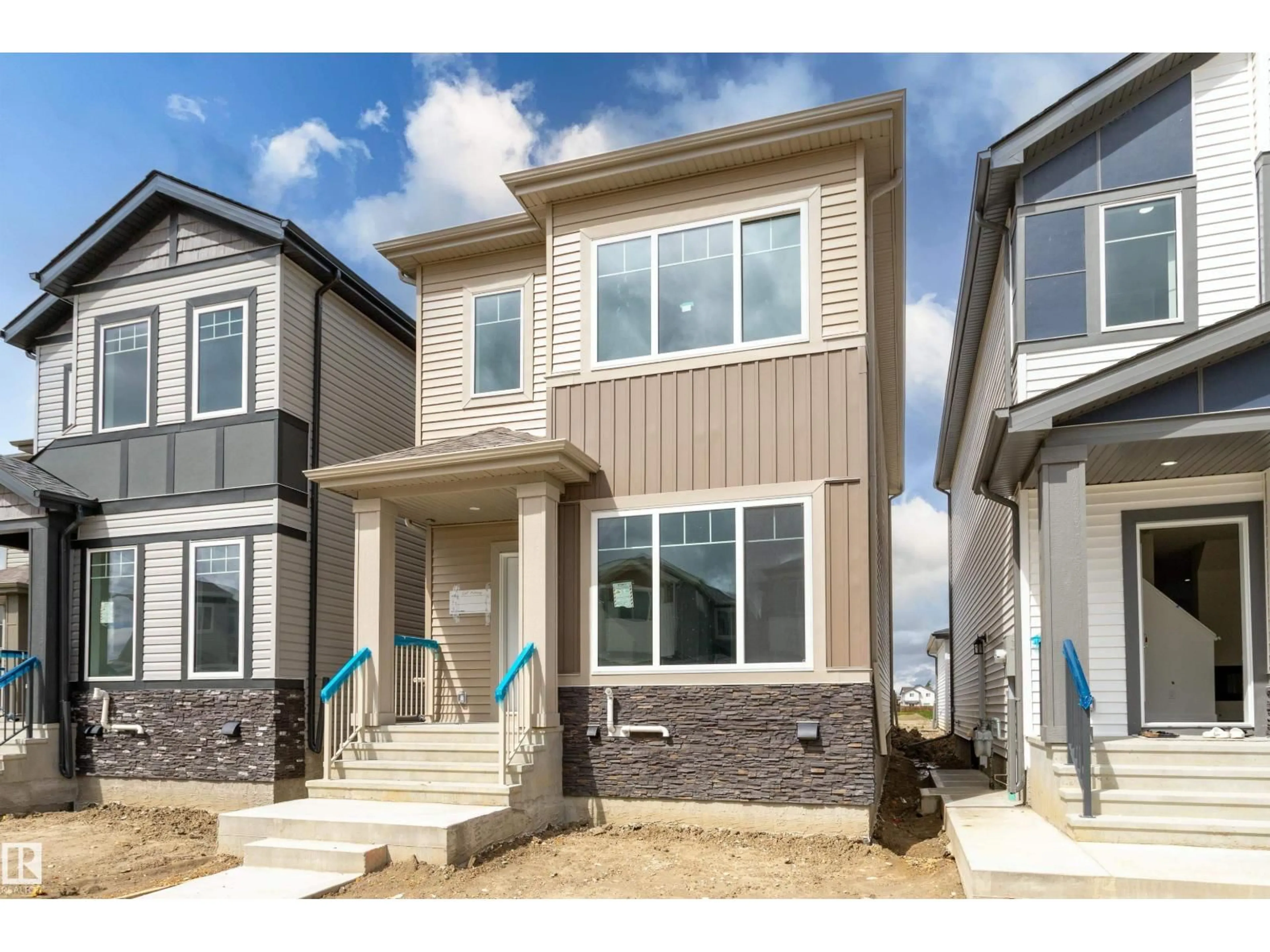 Home with vinyl exterior material, street for 265 MUNN WY, Leduc Alberta T9E0S9