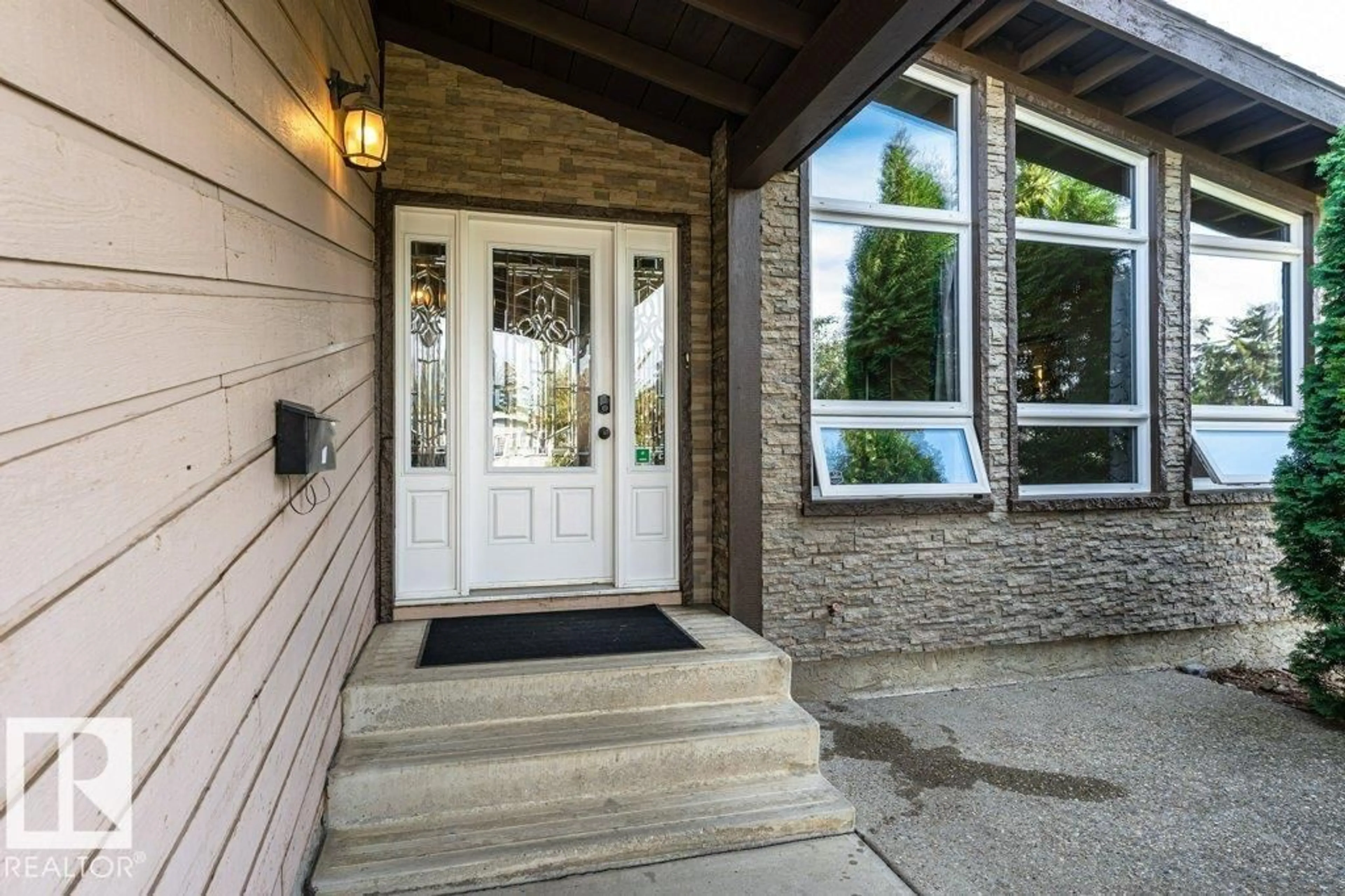 Indoor entryway for 8503 187 ST, Edmonton Alberta T5T1H9