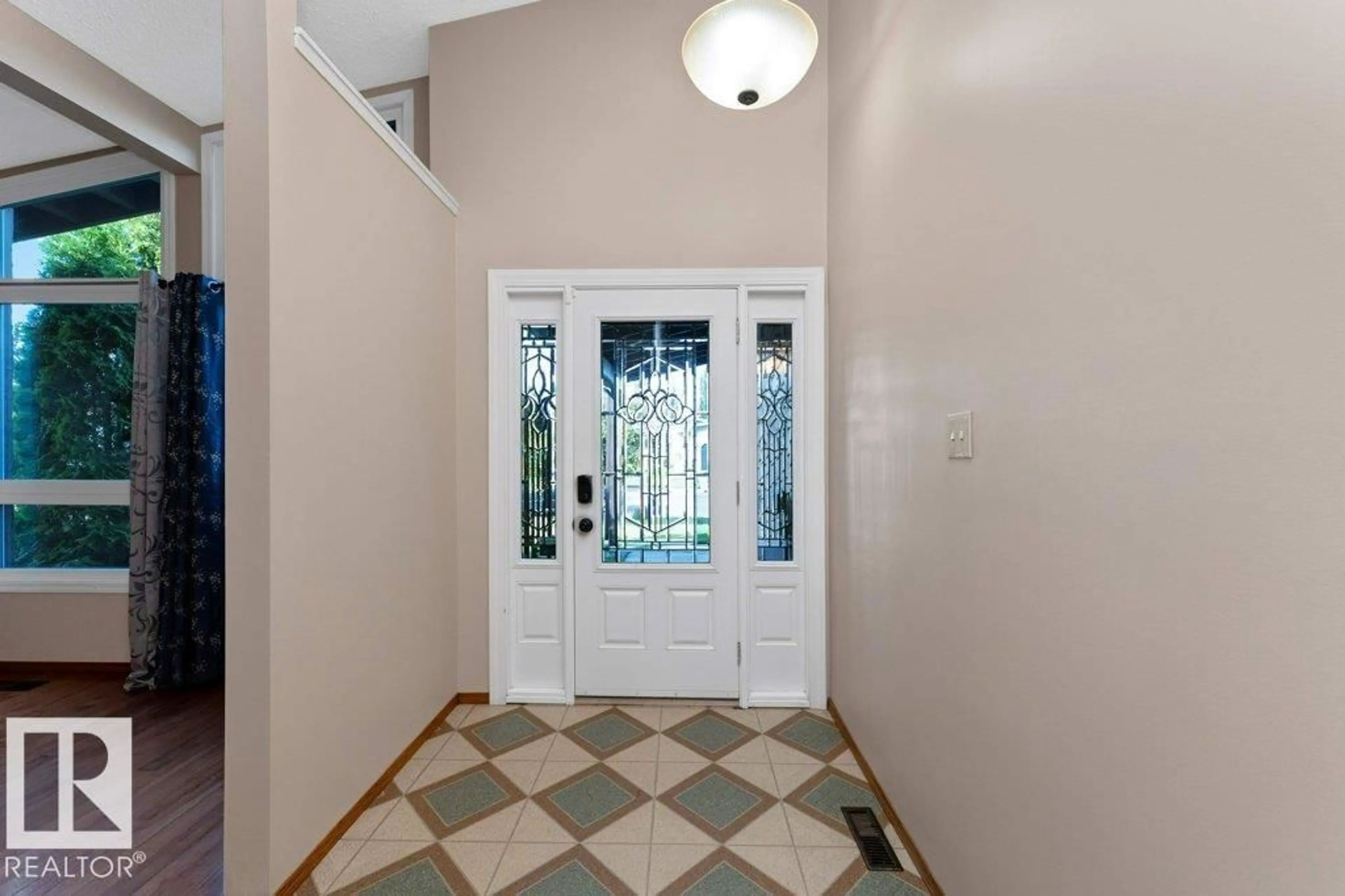 Indoor foyer for 8503 187 ST, Edmonton Alberta T5T1H9
