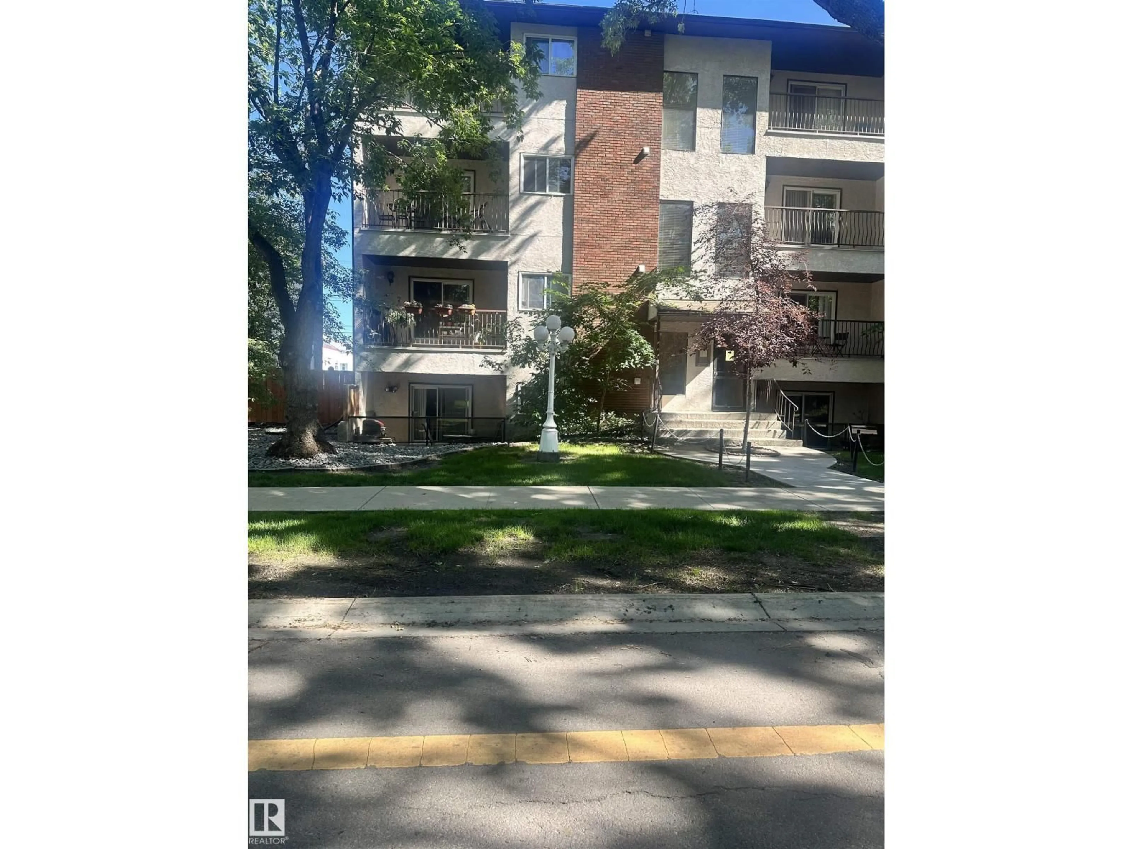 Blurry image for 10520 80 AVENUE AVENUE, Edmonton Alberta T6E1V3