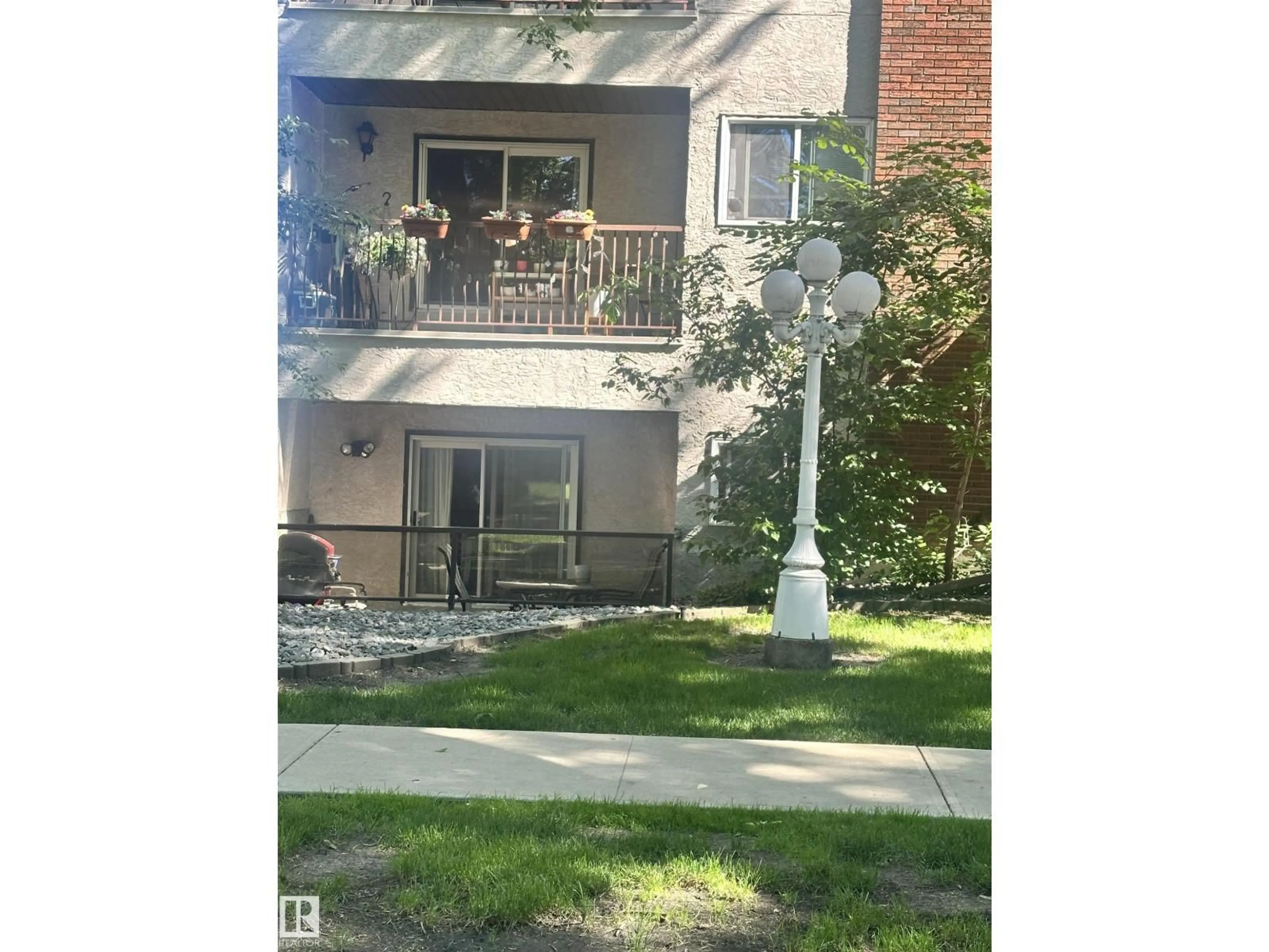 Patio, street for 10520 80 AVENUE AVENUE, Edmonton Alberta T6E1V3