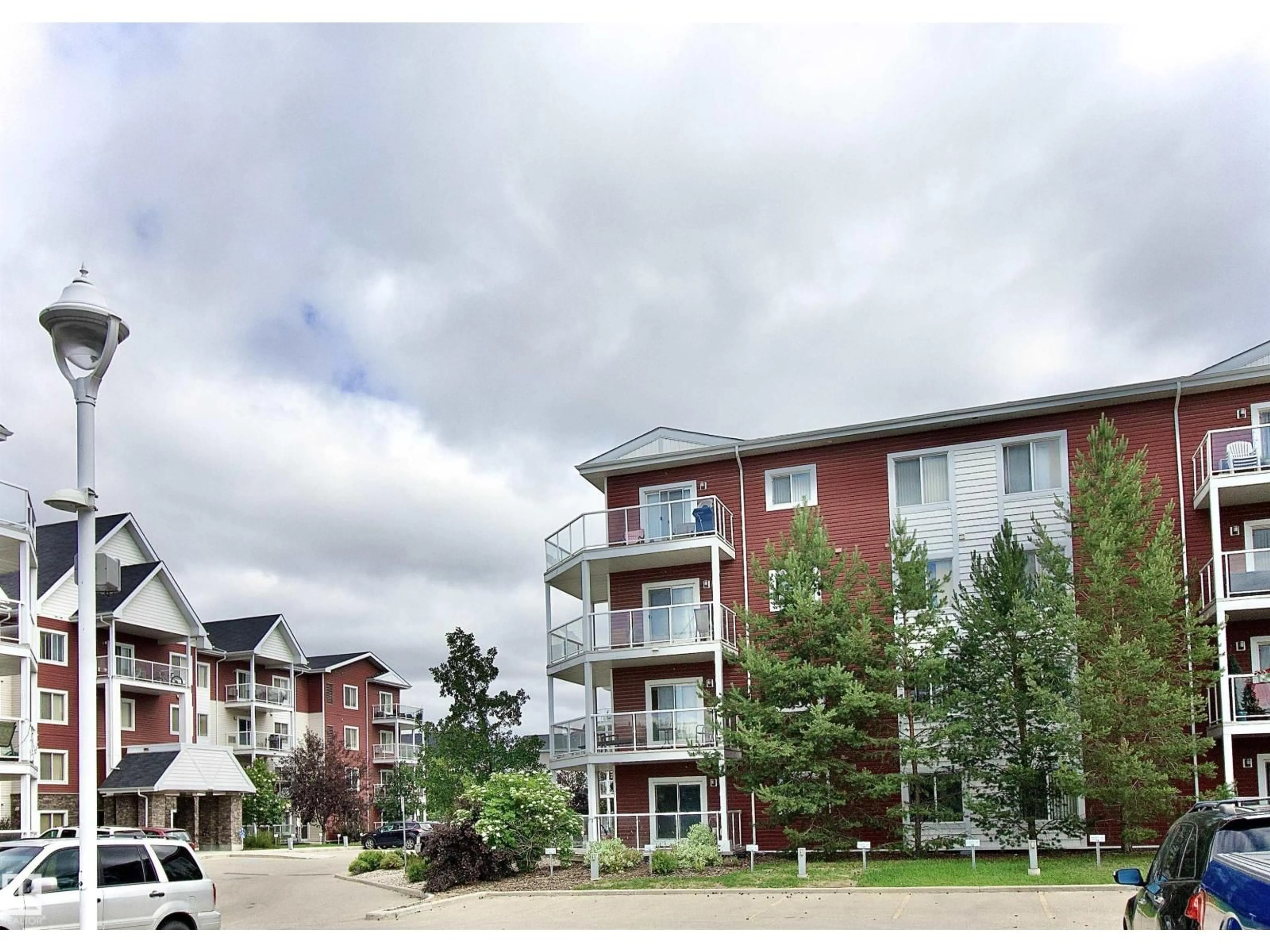 Blurry image for #102 - 2203 44 AV, Edmonton Alberta T6T0T1