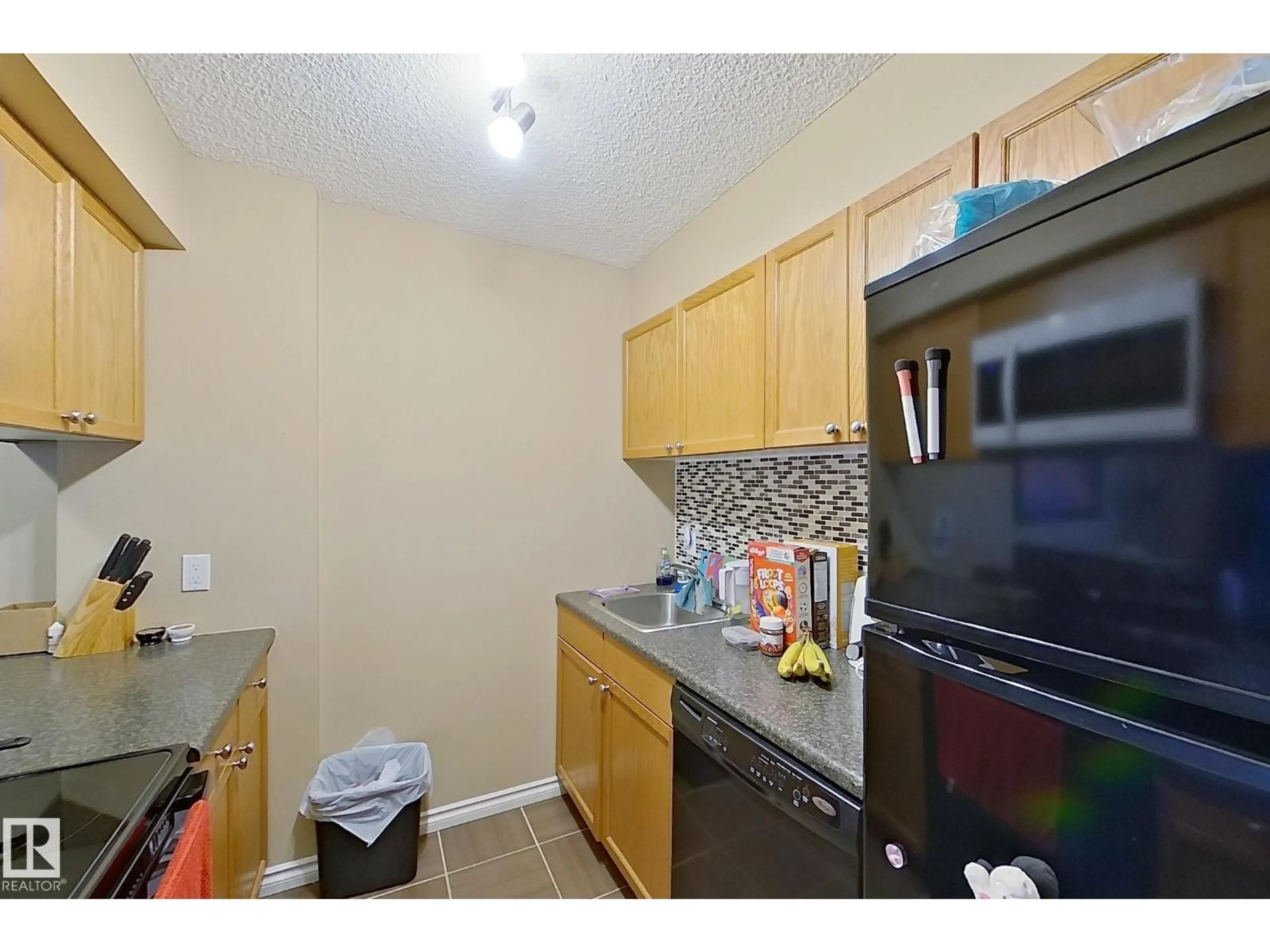 Standard kitchen, unknown for 204 - 12831 66 ST, Edmonton Alberta T5C0A4