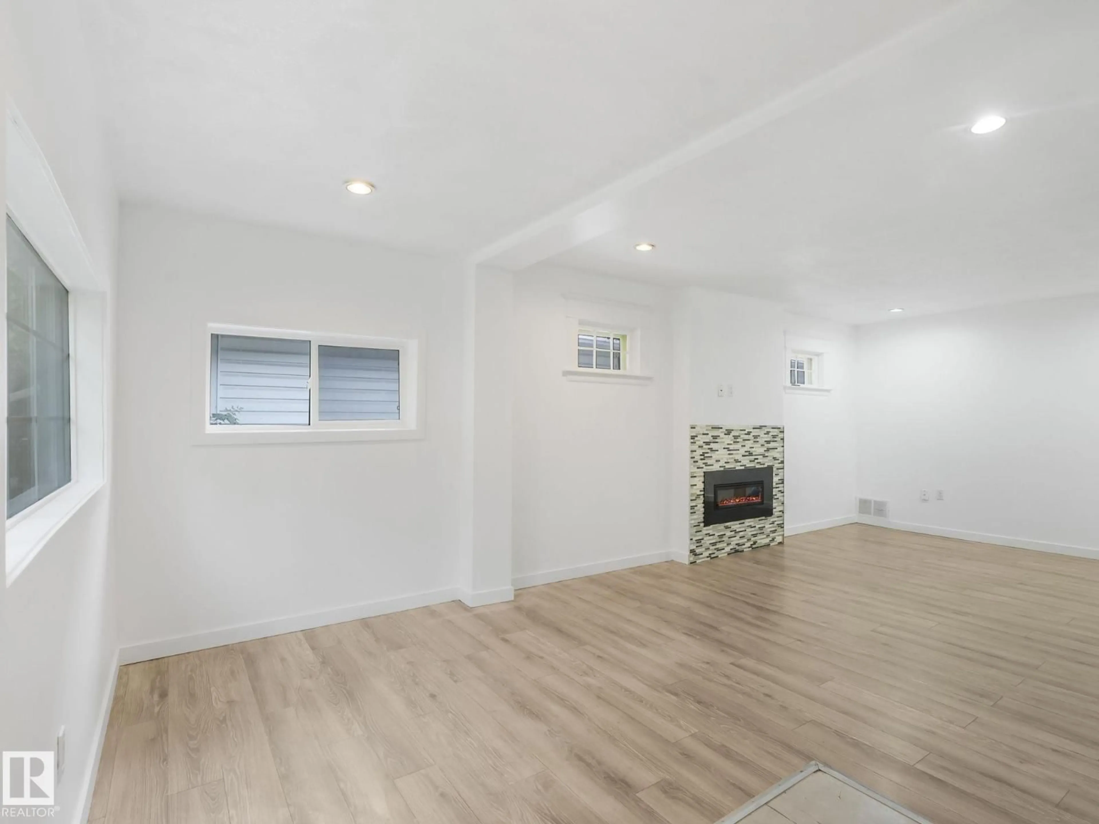 A pic of a room for 11542 97 ST, Edmonton Alberta T5G1X8