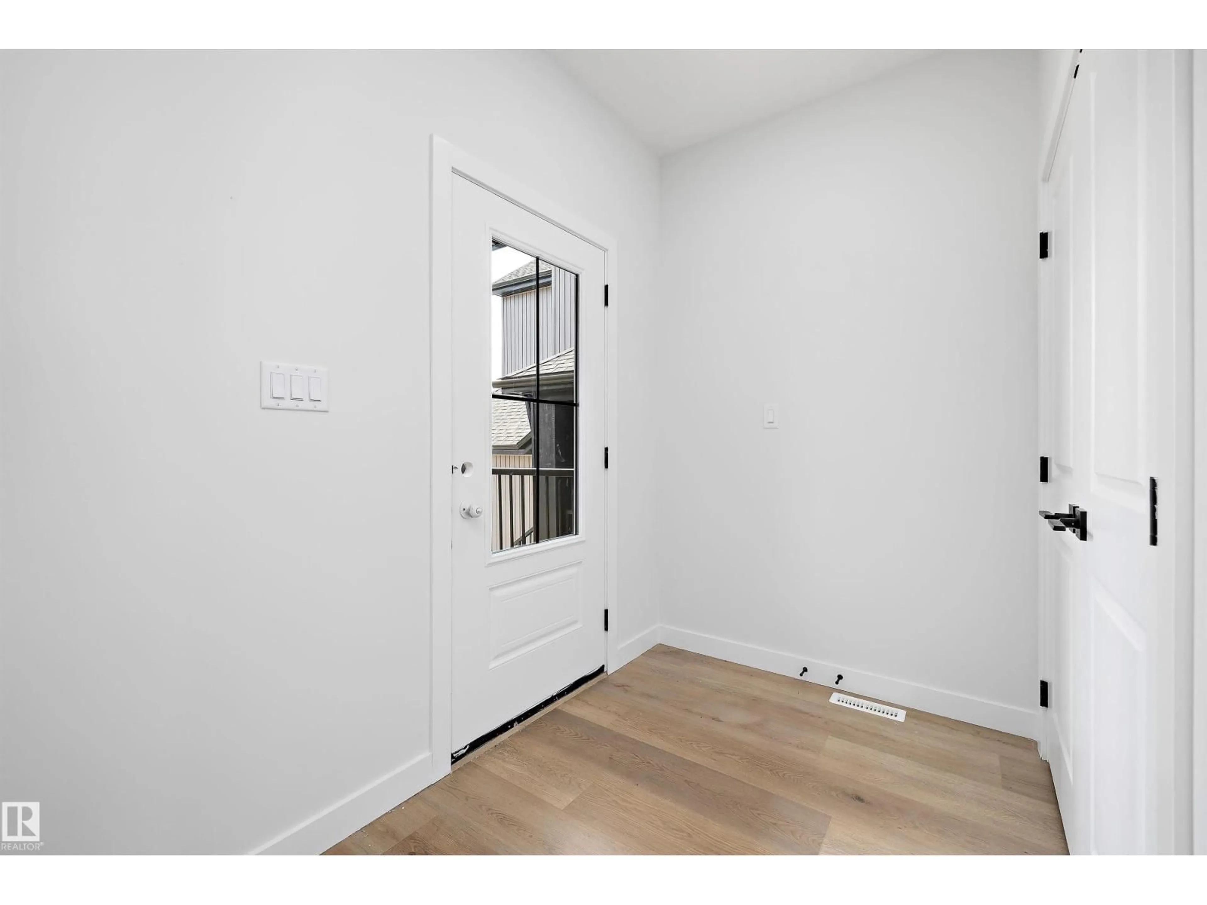 Indoor entryway for 38 CANNES CV, St. Albert Alberta T8T2C6