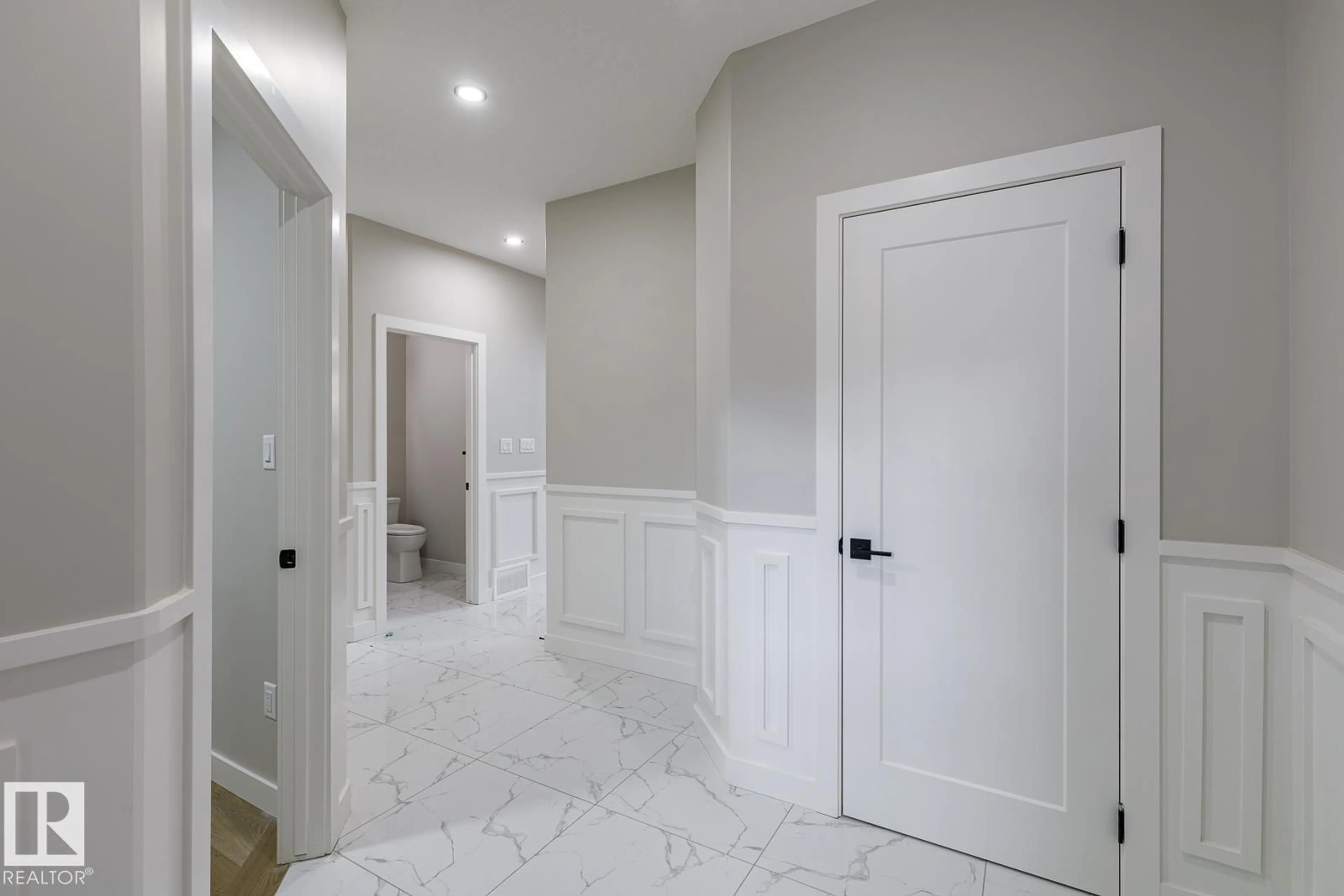 Indoor entryway for 234 KINGLET BV, Edmonton Alberta T5S0S6