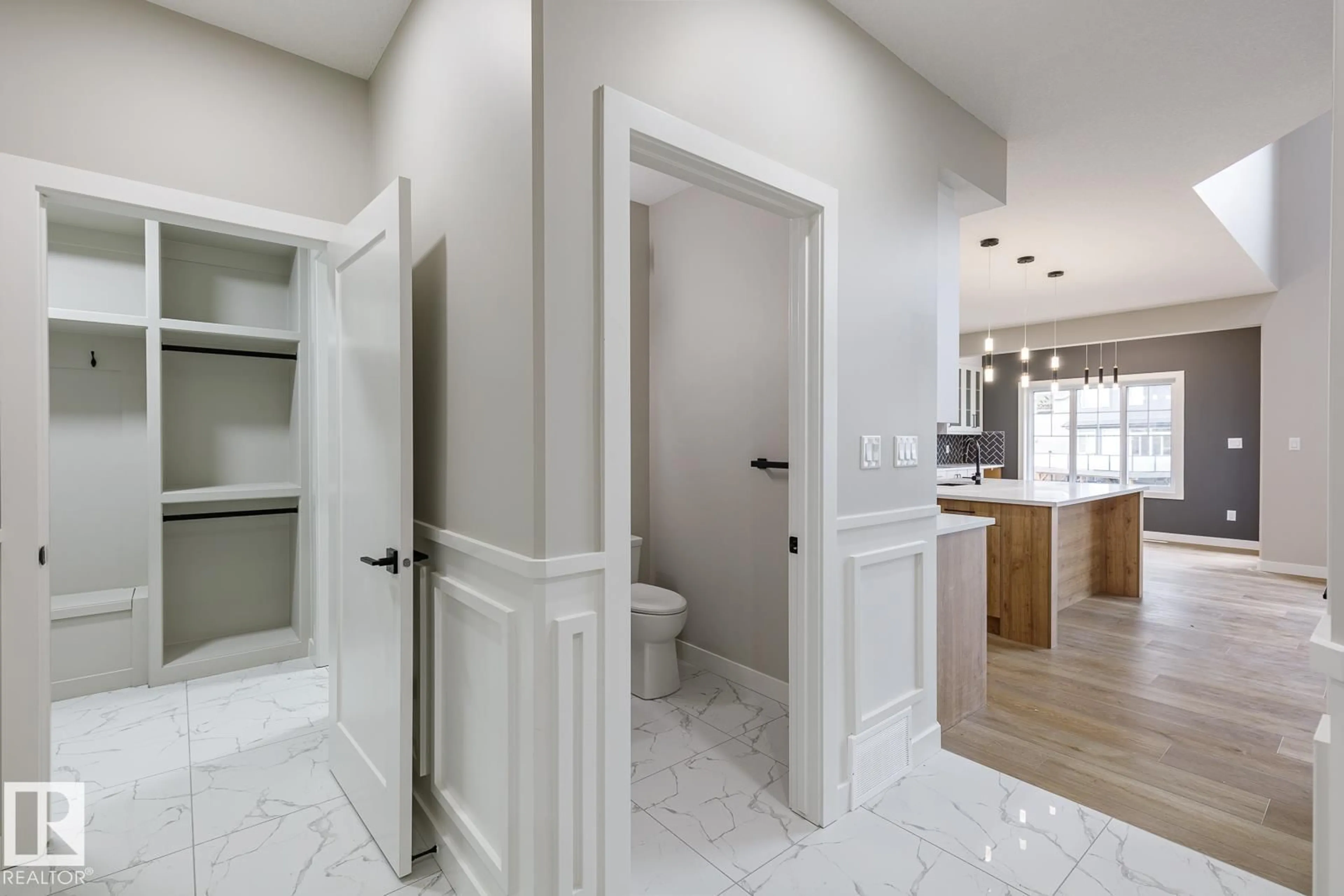 Contemporary bathroom, ceramic/tile floor for 234 KINGLET BV, Edmonton Alberta T5S0S6