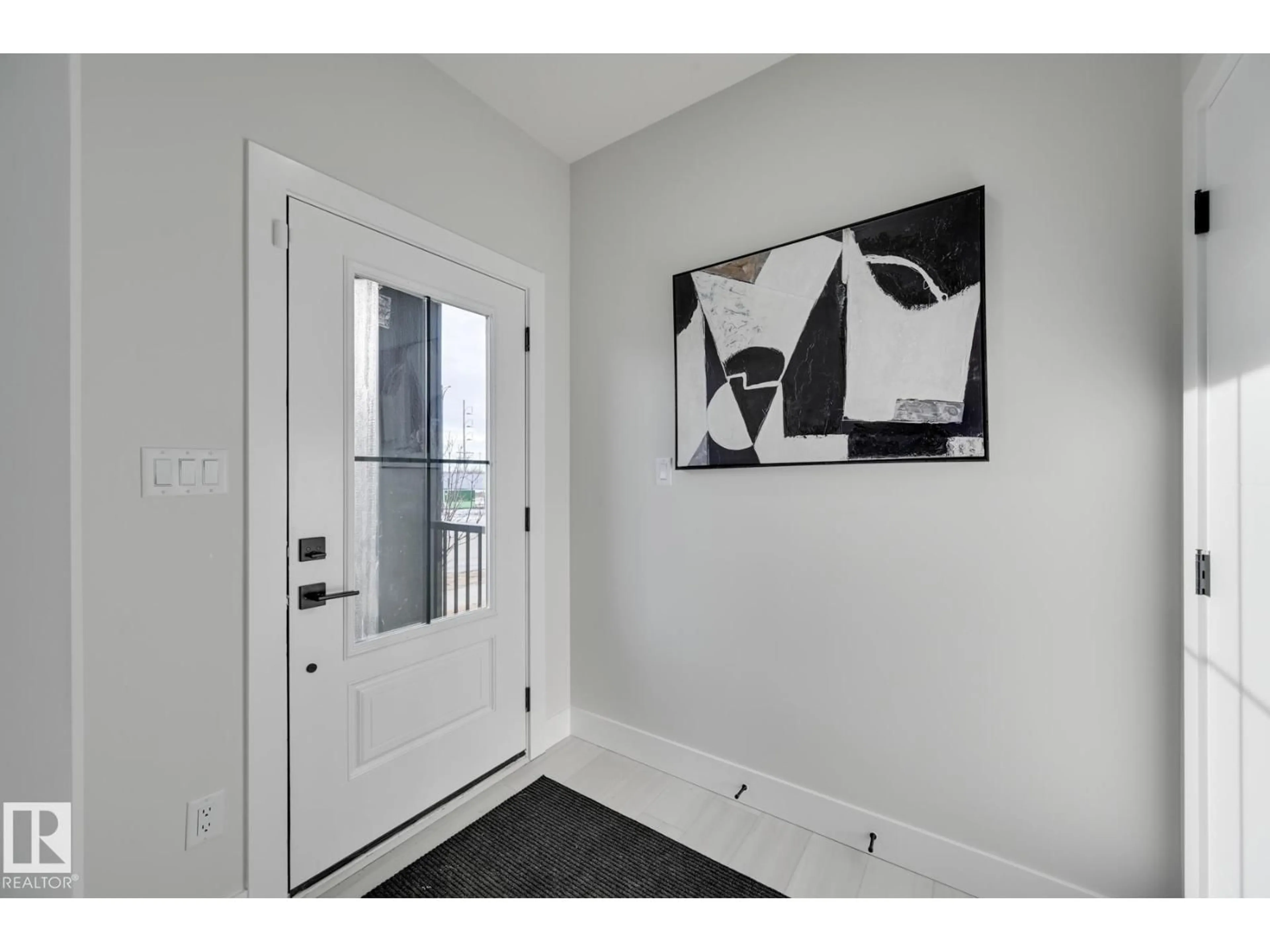 Indoor entryway for 2111 CROSSBILL LN, Edmonton Alberta T5S0R3