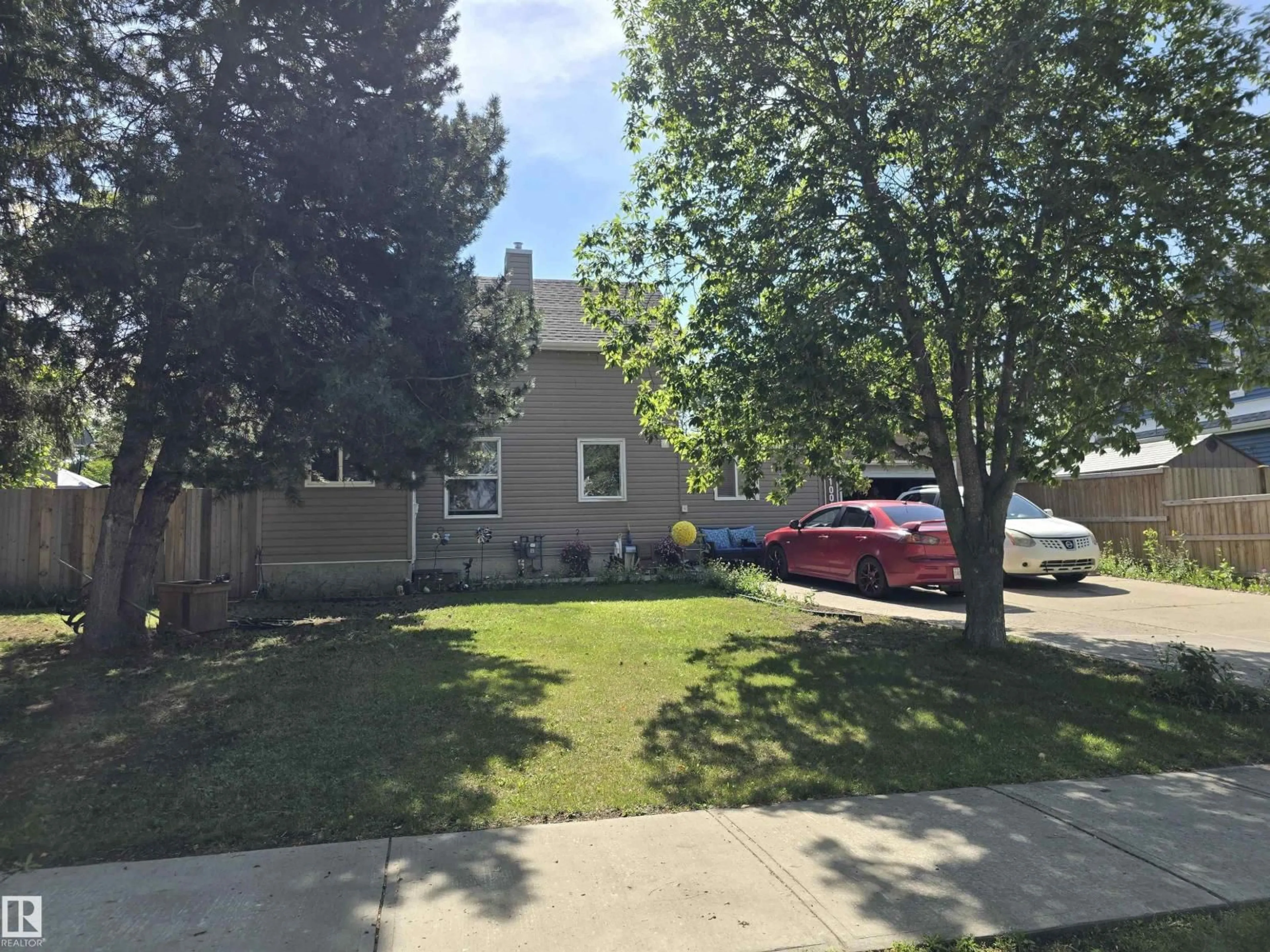 A pic from outside/outdoor area/front of a property/back of a property/a pic from drone, street for 10013 97 AV, Fort Saskatchewan Alberta T8L1R3