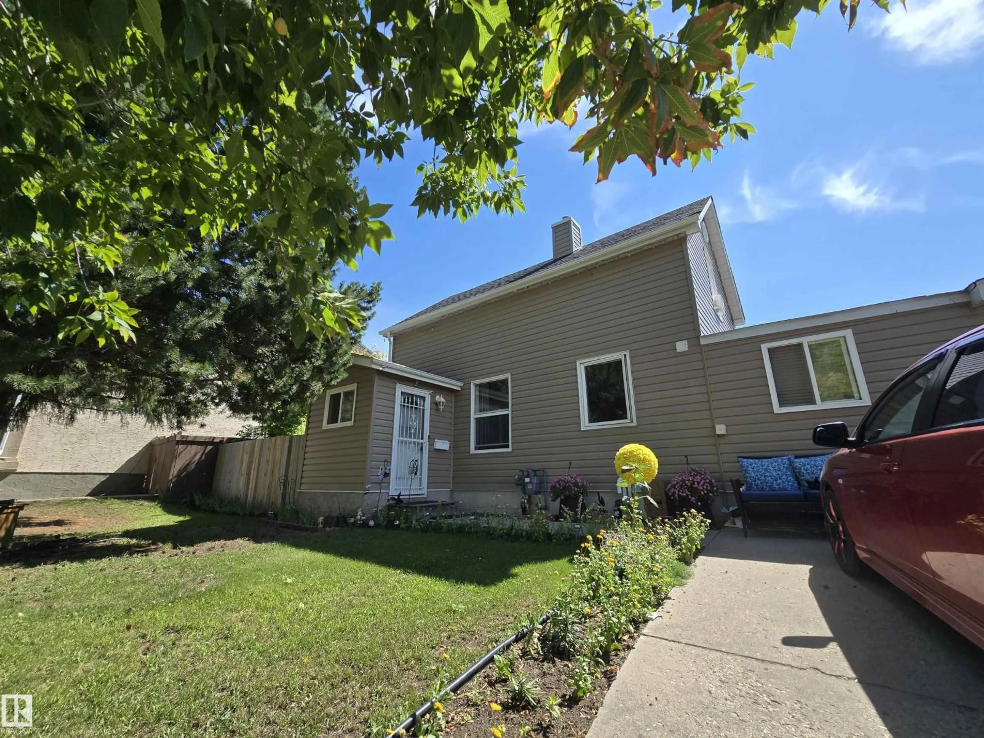 A pic from outside/outdoor area/front of a property/back of a property/a pic from drone, street for 10013 97 AV, Fort Saskatchewan Alberta T8L1R3