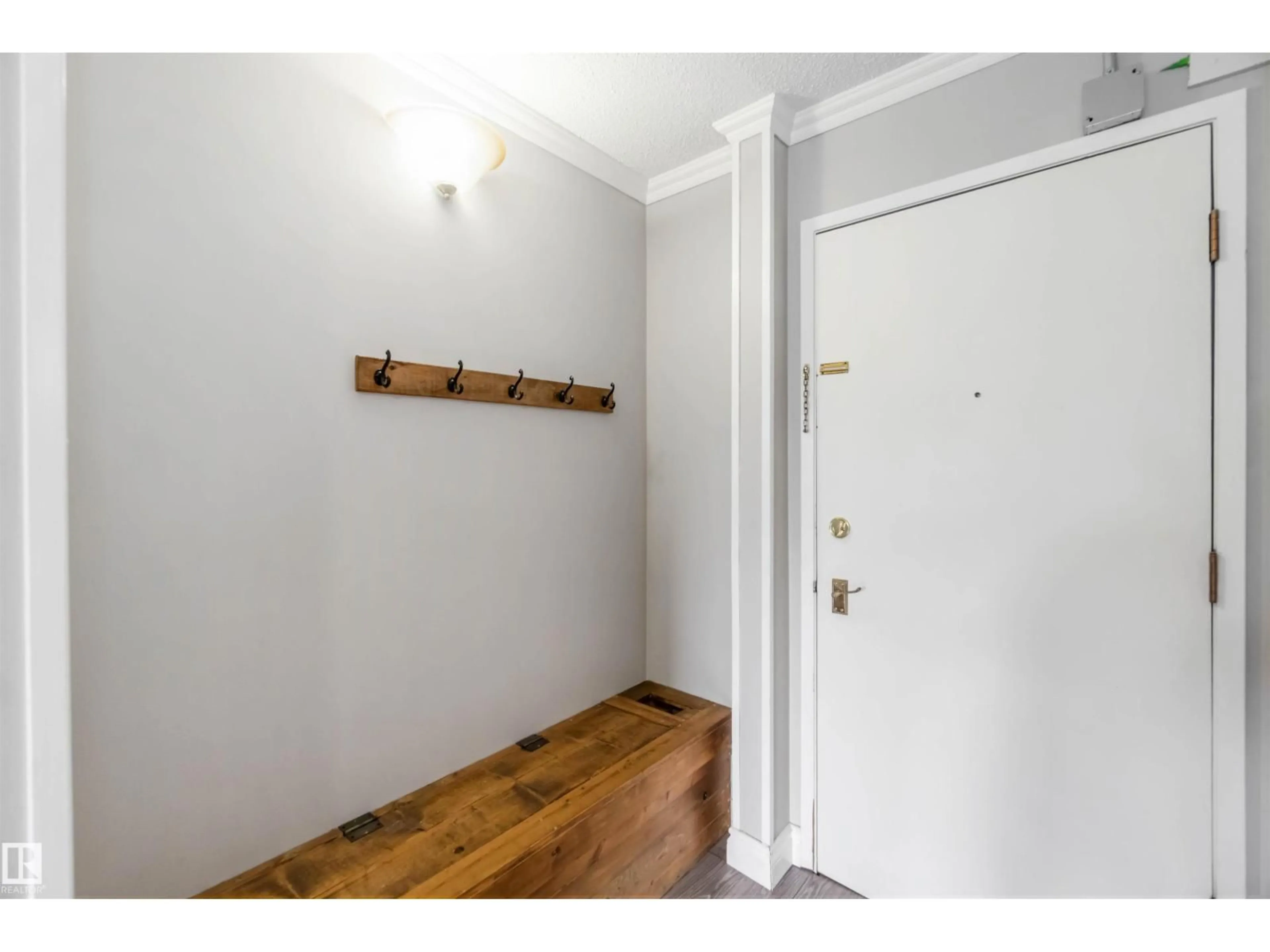 Indoor entryway for 310 - 8604 GATEWAY BV, Edmonton Alberta T6E4B6