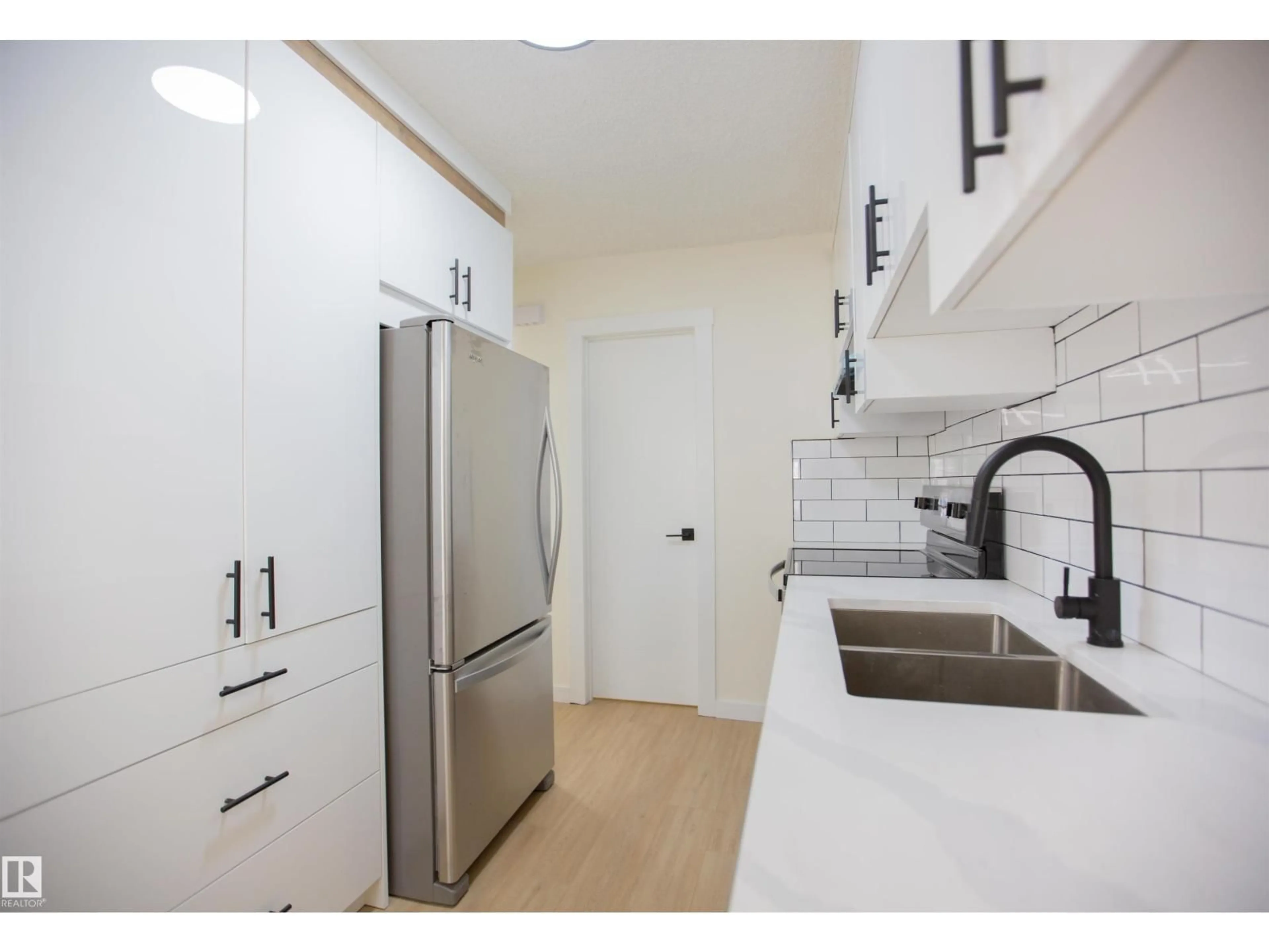 Standard kitchen, ceramic/tile floor for 14120 80 ST, Edmonton Alberta T5C1L6