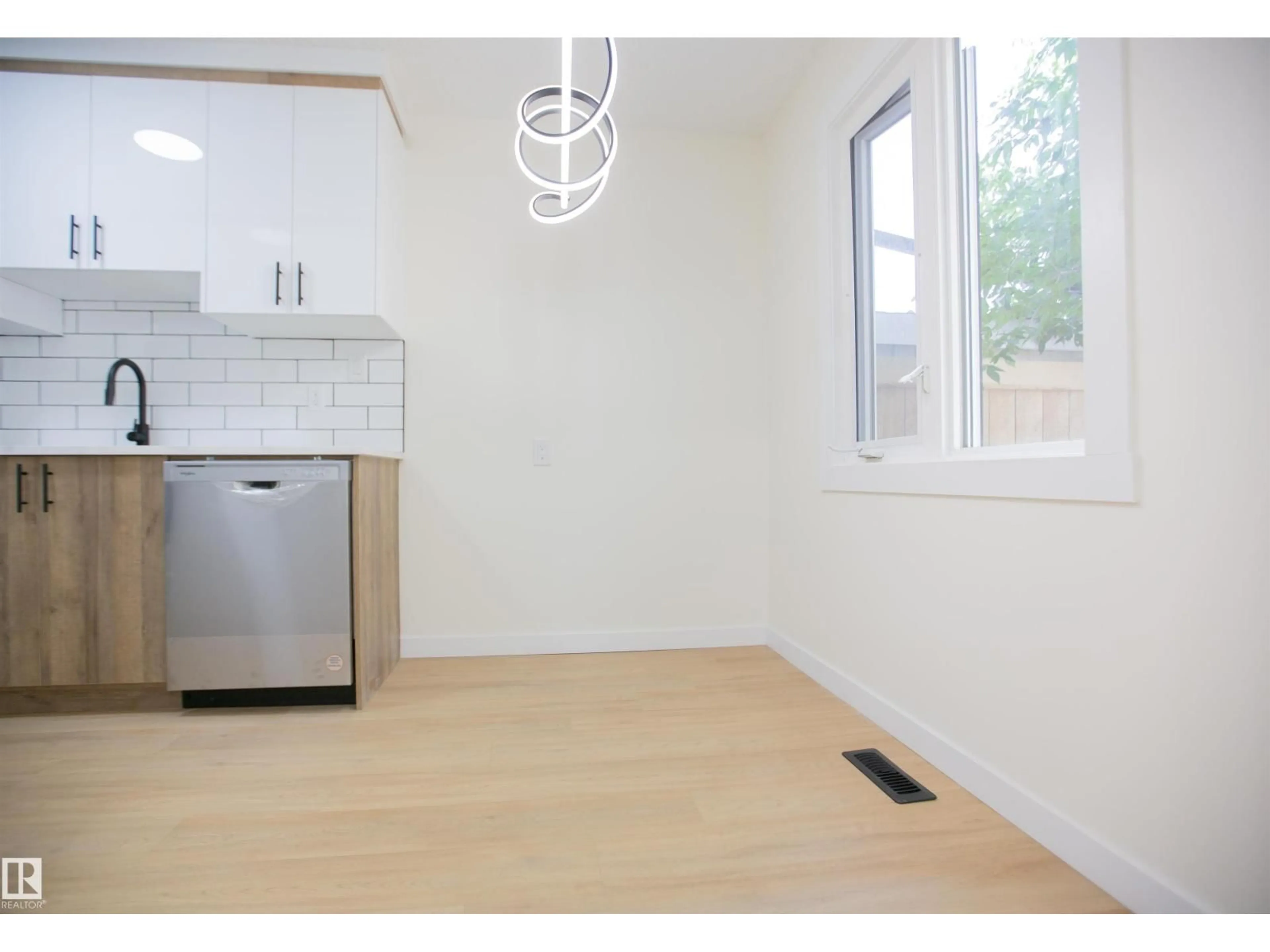 A pic of a room for 14120 80 ST, Edmonton Alberta T5C1L6