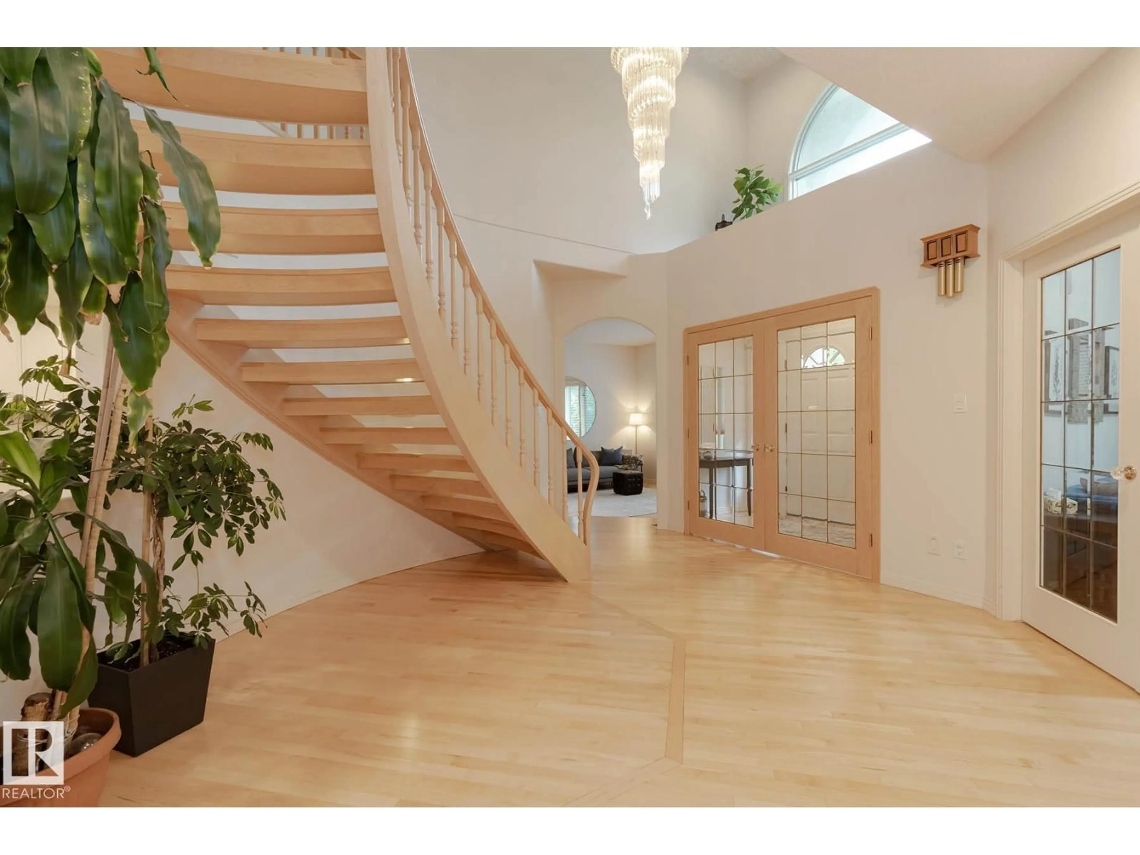 Indoor foyer for 10507 131 ST, Edmonton Alberta T5N1Y5