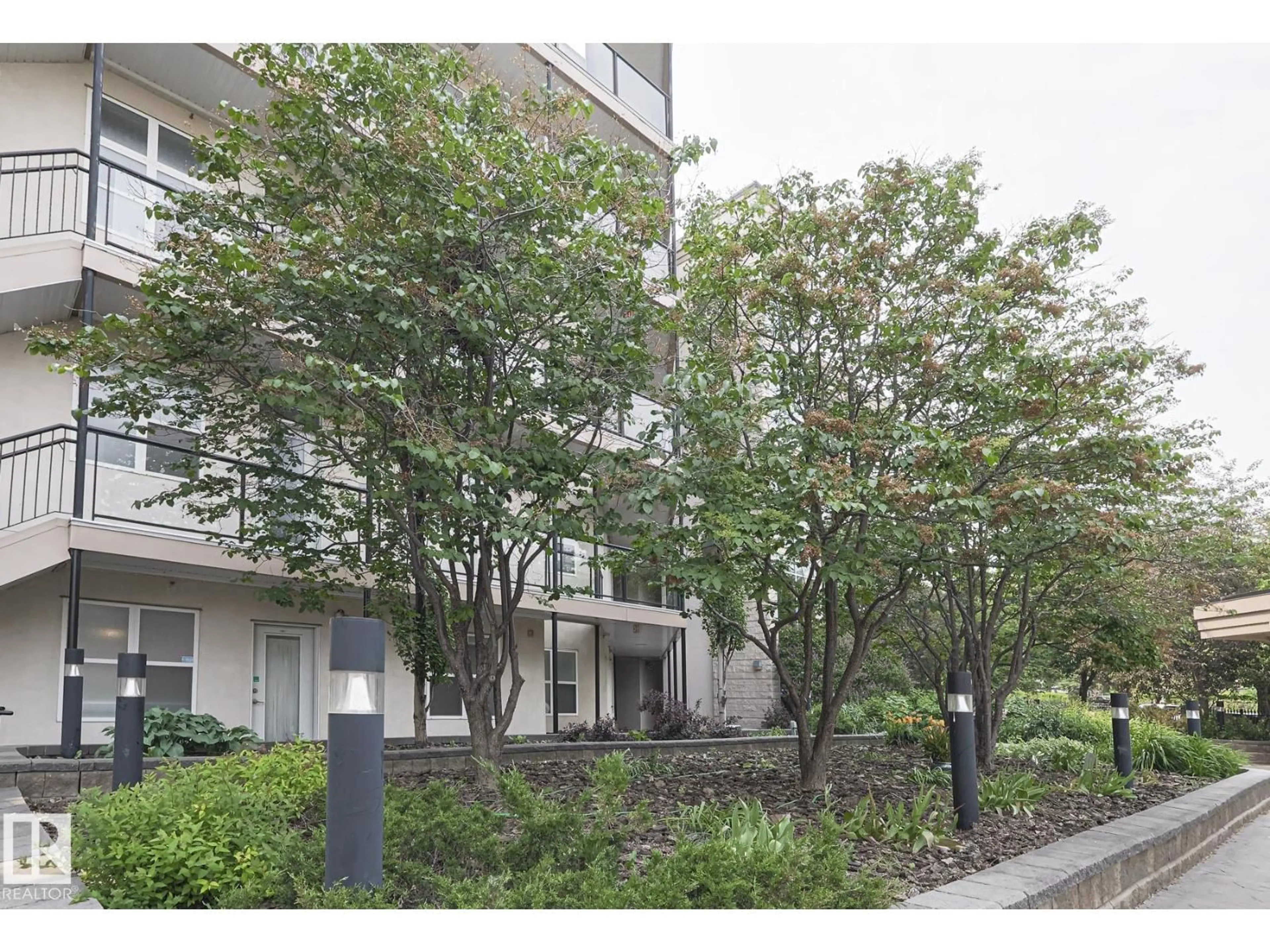 Patio, street for #113 - 9507 101 AV, Edmonton Alberta T5H4R1
