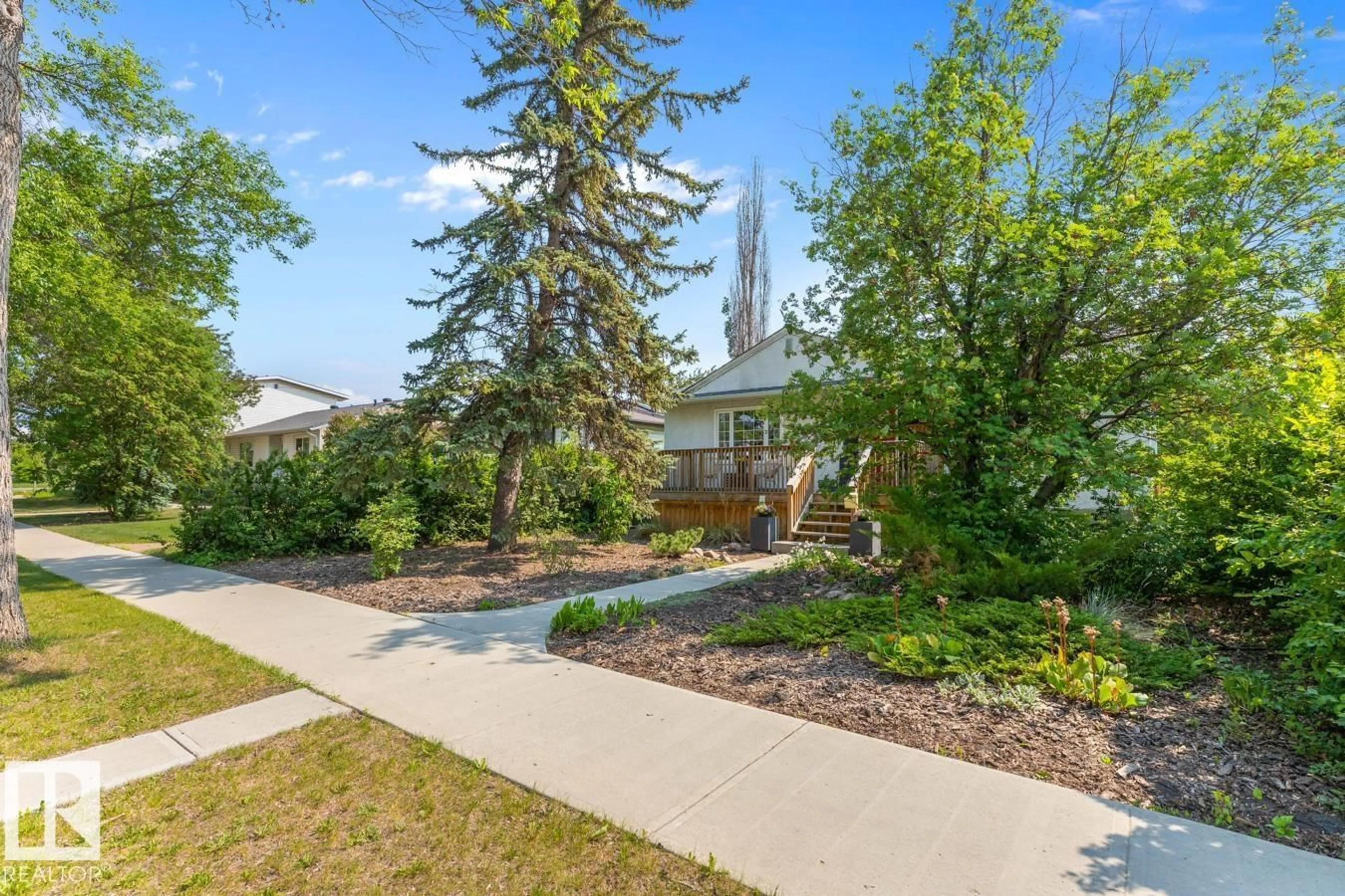 A pic from outside/outdoor area/front of a property/back of a property/a pic from drone, street for NW - 11027 122 ST, Edmonton Alberta T5M0B2