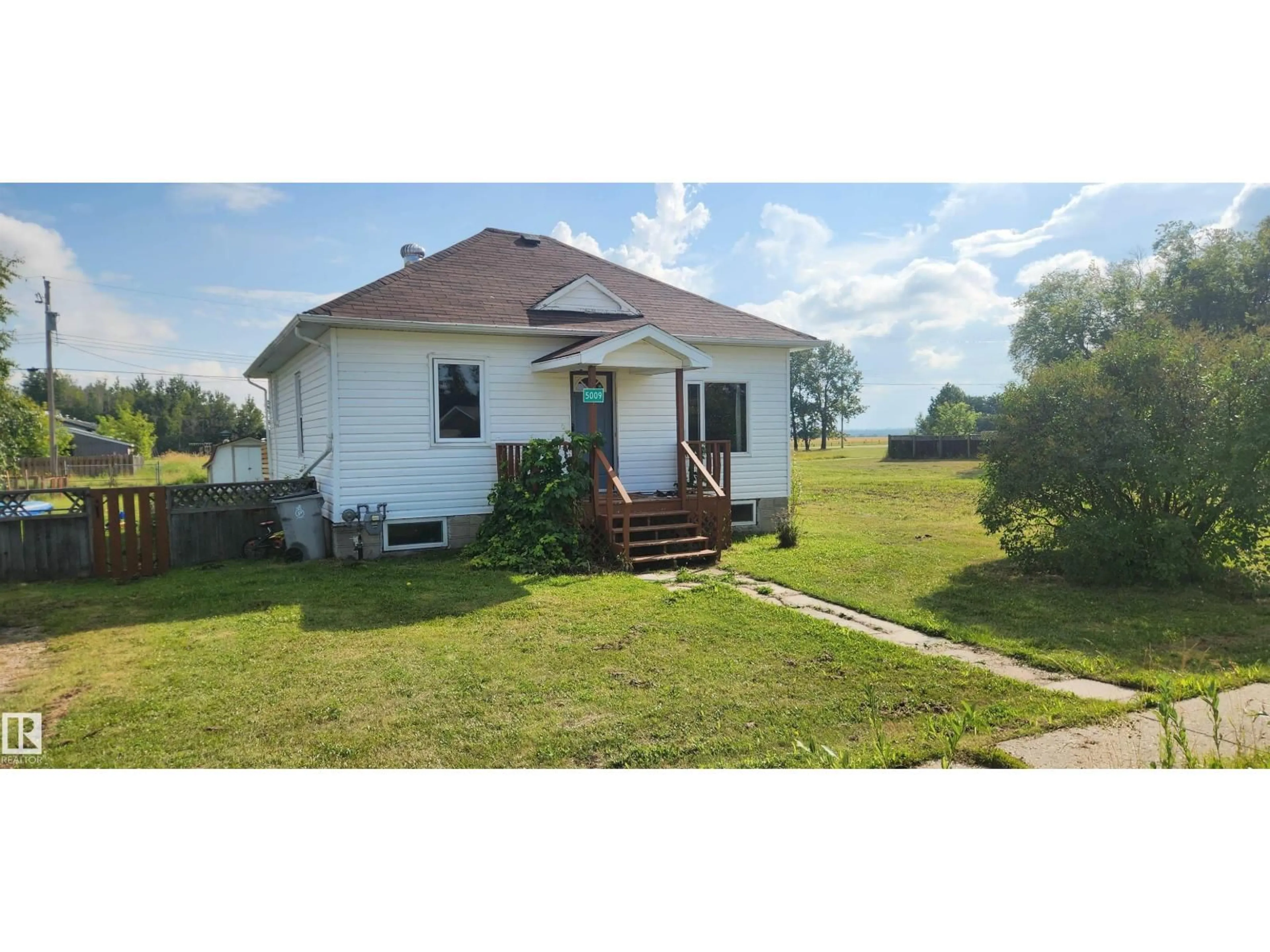 A pic from outside/outdoor area/front of a property/back of a property/a pic from drone, building for 5009 50 AV, Pickardville Alberta T0G1W0