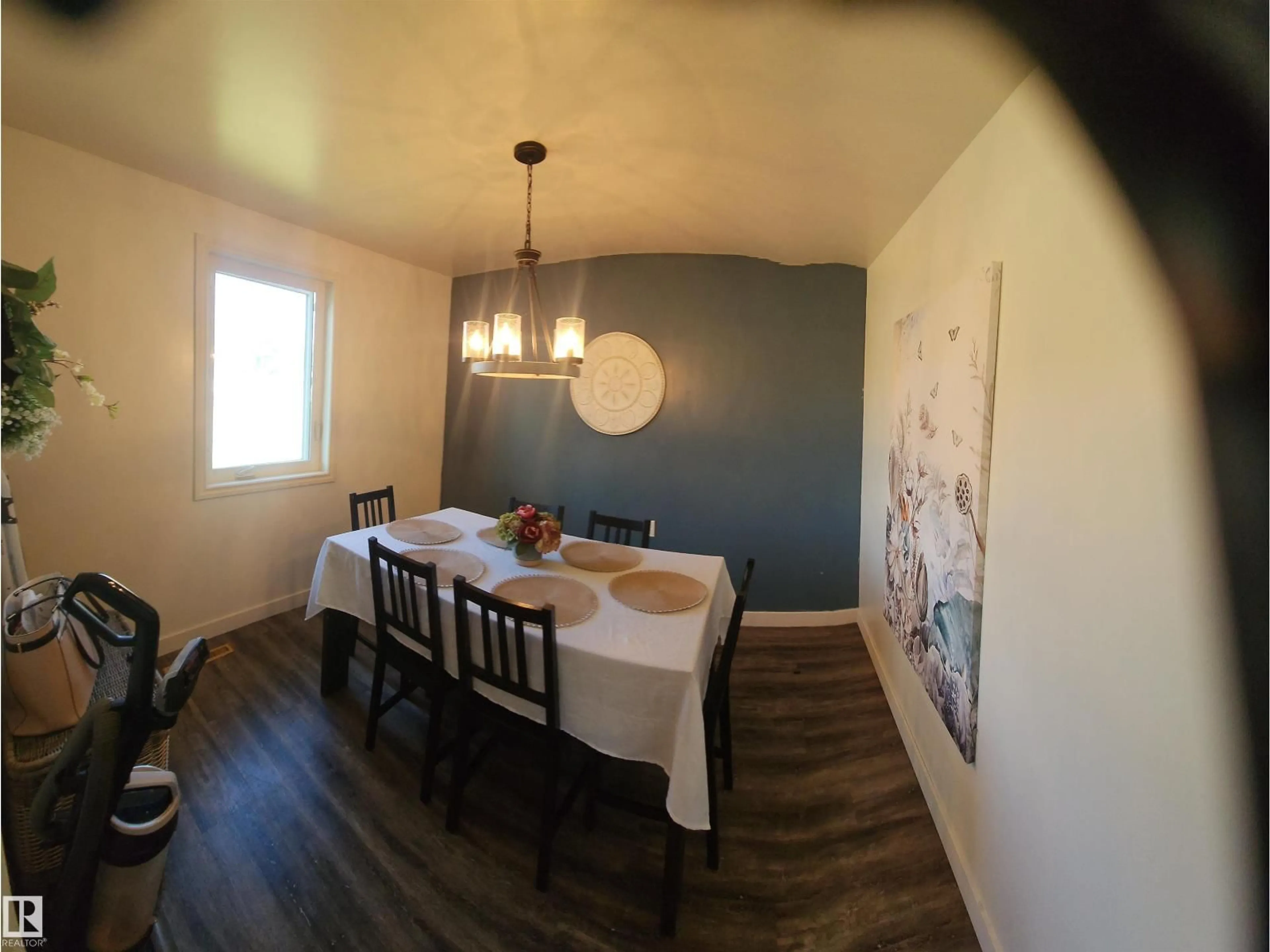 Dining room, wood/laminate floor for 5009 50 AV, Pickardville Alberta T0G1W0