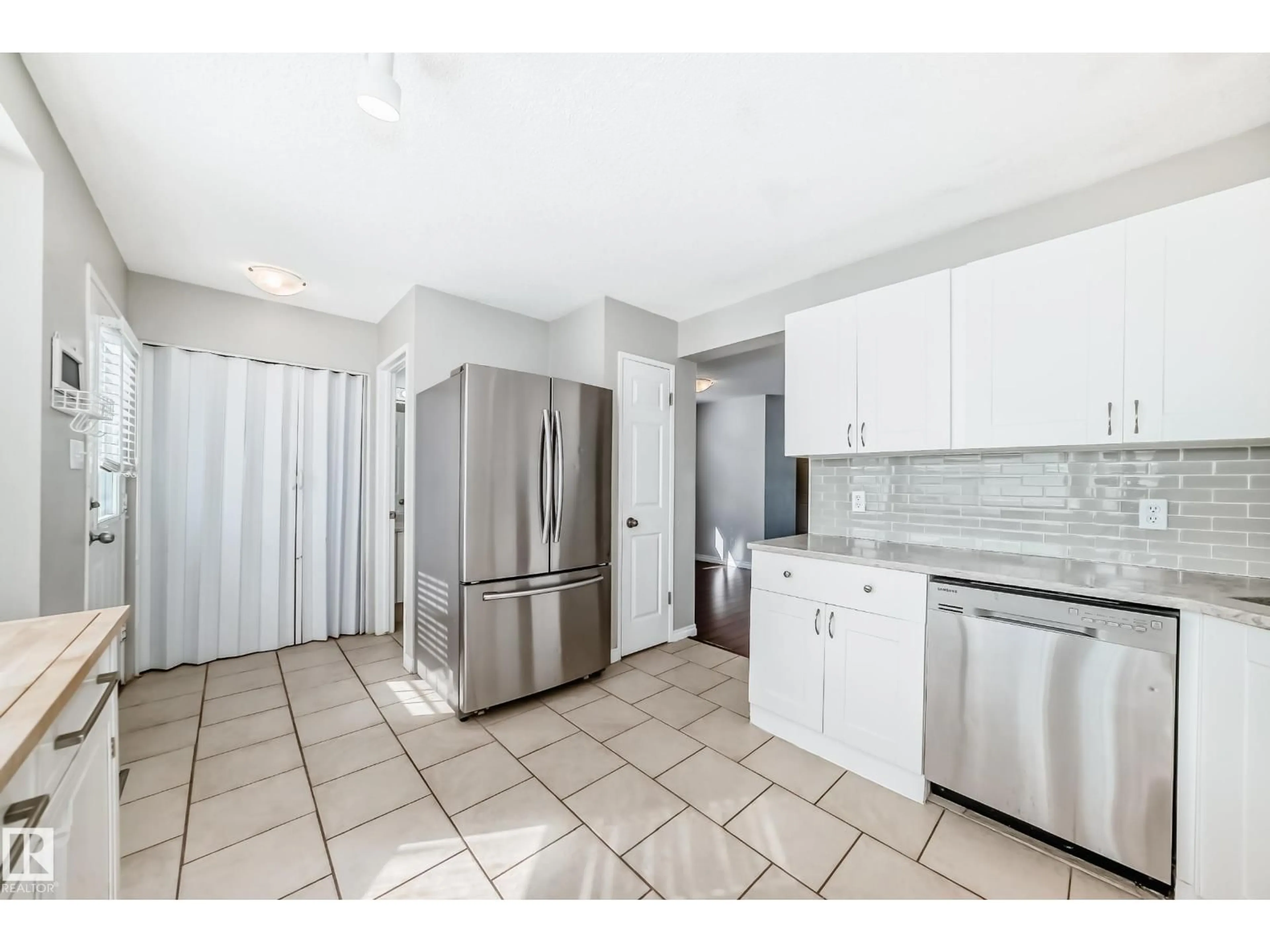 Standard kitchen, unknown for 16217 57 ST, Edmonton Alberta T5Y2V3