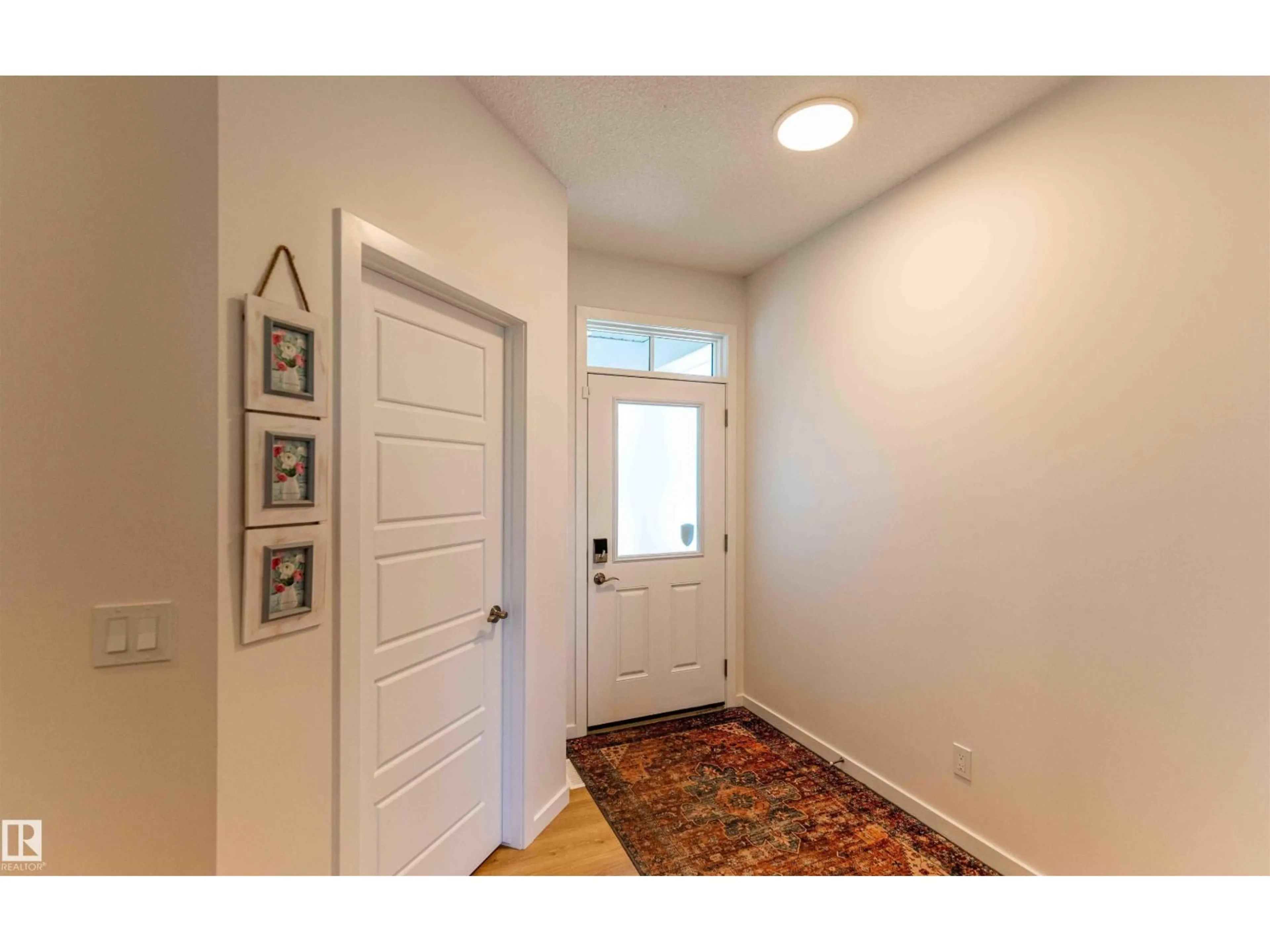 Indoor entryway for 4875 KINNEY RD, Edmonton Alberta T6W5G3