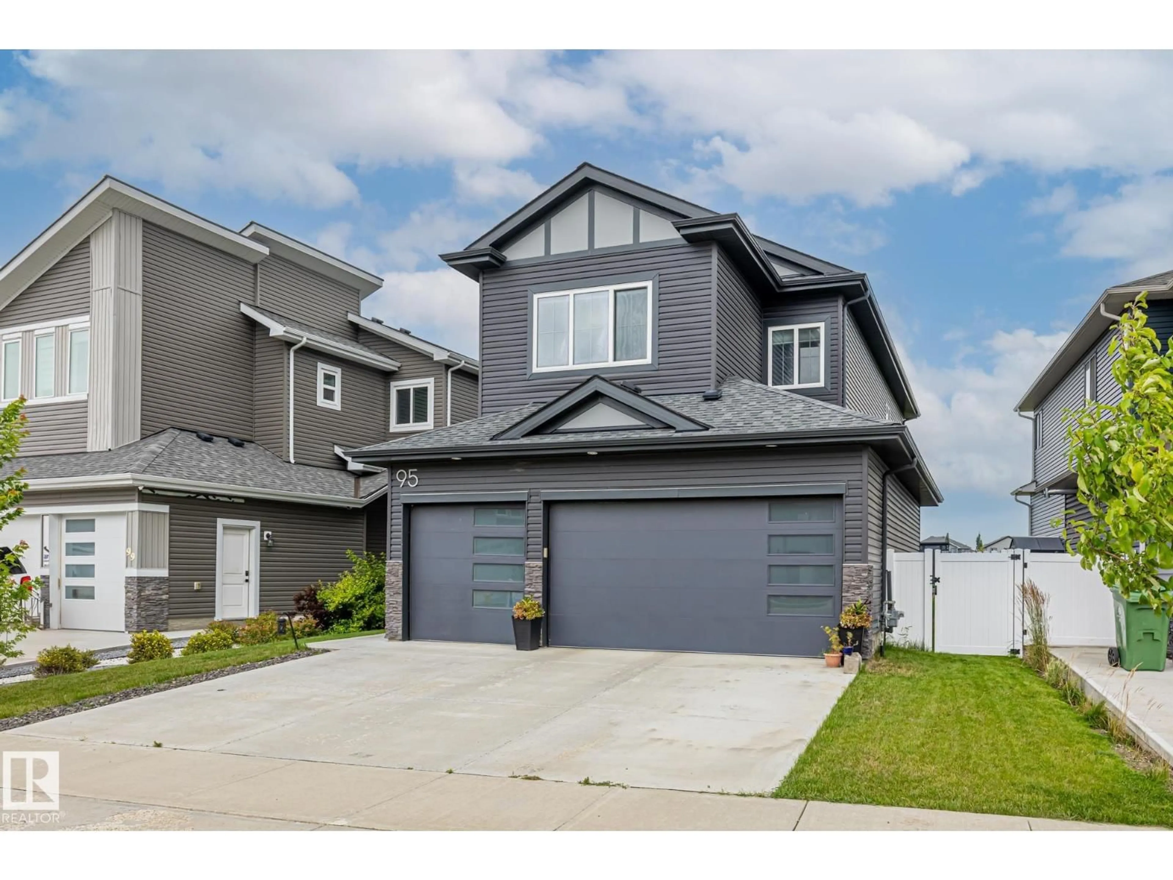 Home with vinyl exterior material, street for 95 WILLOW LI, Fort Saskatchewan Alberta T8L0W8