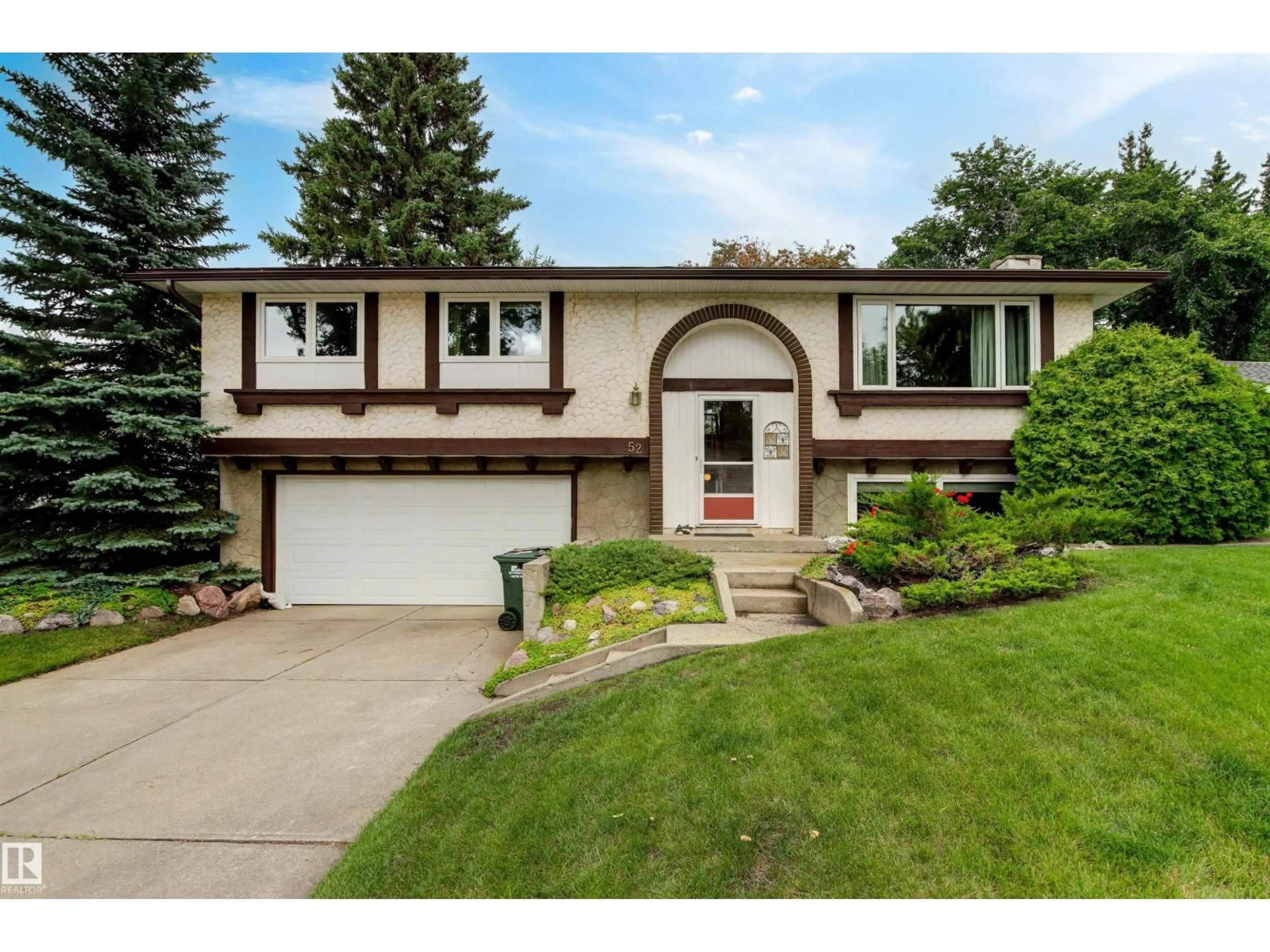 Home with vinyl exterior material, street for 52 MANCHESTER DR, Sherwood Park Alberta T8A0T4