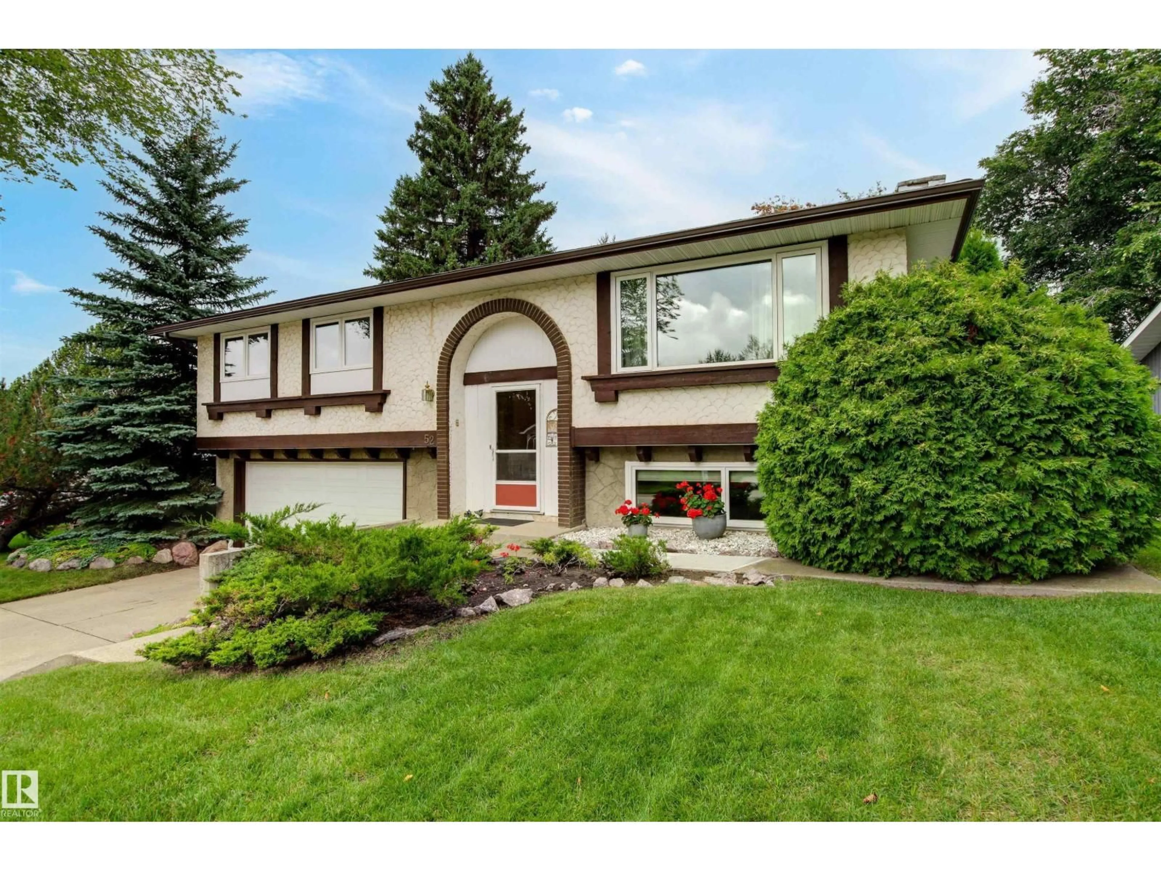 Home with vinyl exterior material, street for 52 MANCHESTER DR, Sherwood Park Alberta T8A0T4