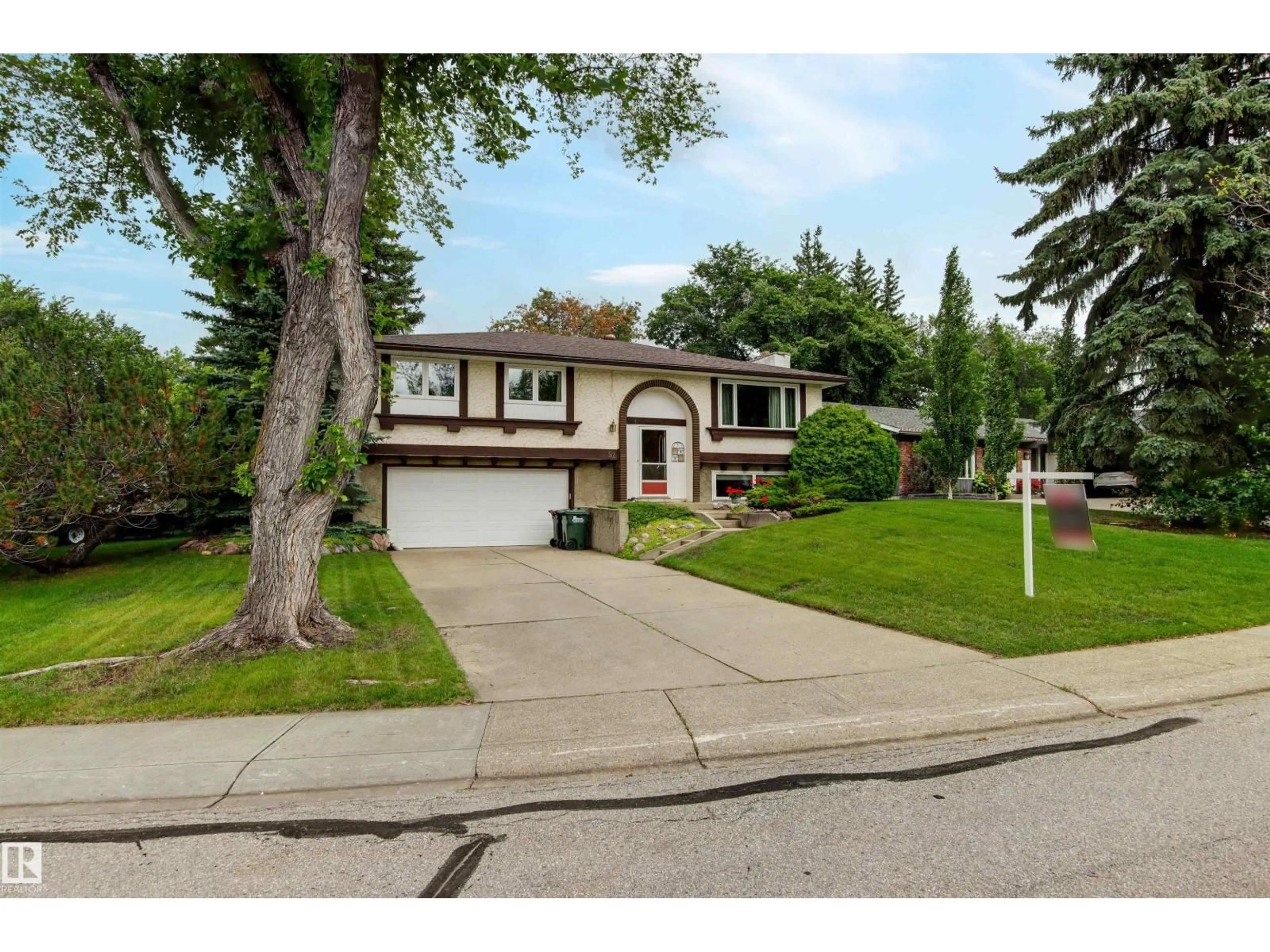 Home with vinyl exterior material, street for 52 MANCHESTER DR, Sherwood Park Alberta T8A0T4