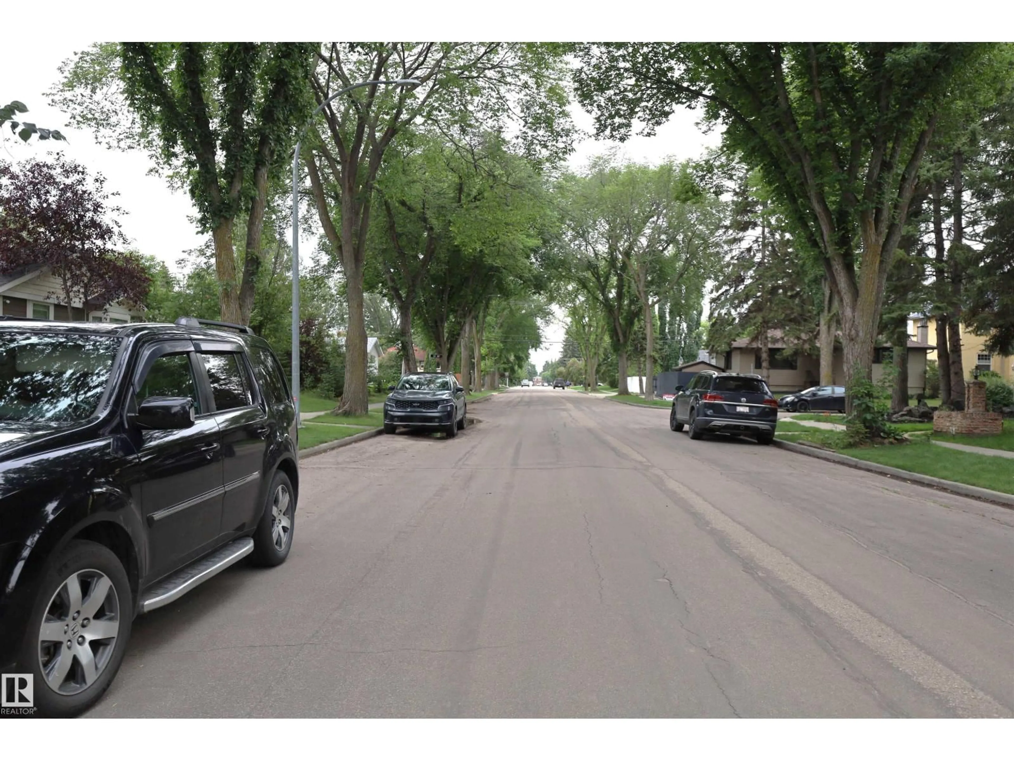 Blurry image for 9211 147 ST, Edmonton Alberta T5R0Y6