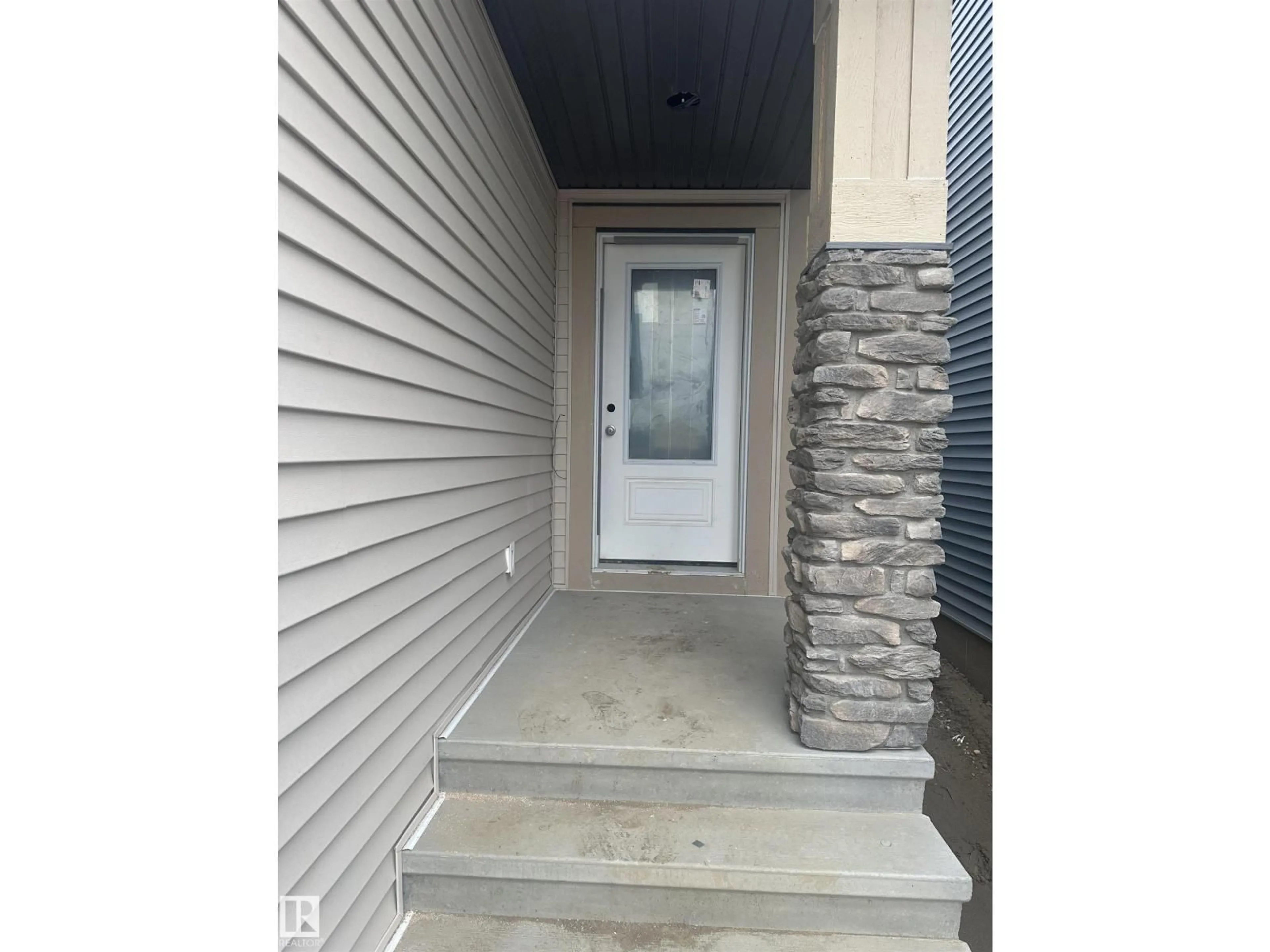 Indoor entryway for SW - 2268 4TH AV, Edmonton Alberta T0T0T0