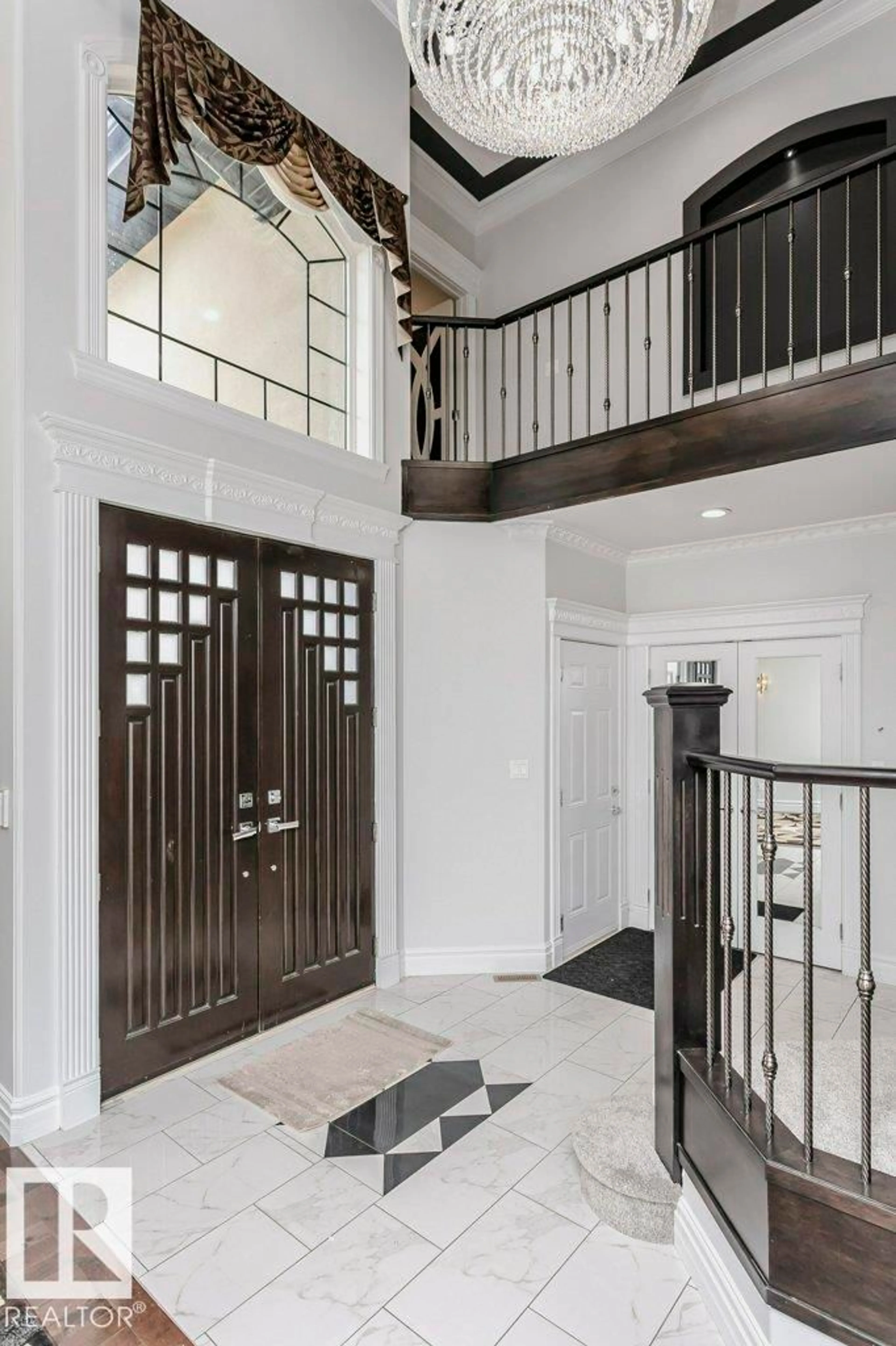 Indoor entryway for NW - 1005 WILDWOOD CO, Edmonton Alberta T6T0M2