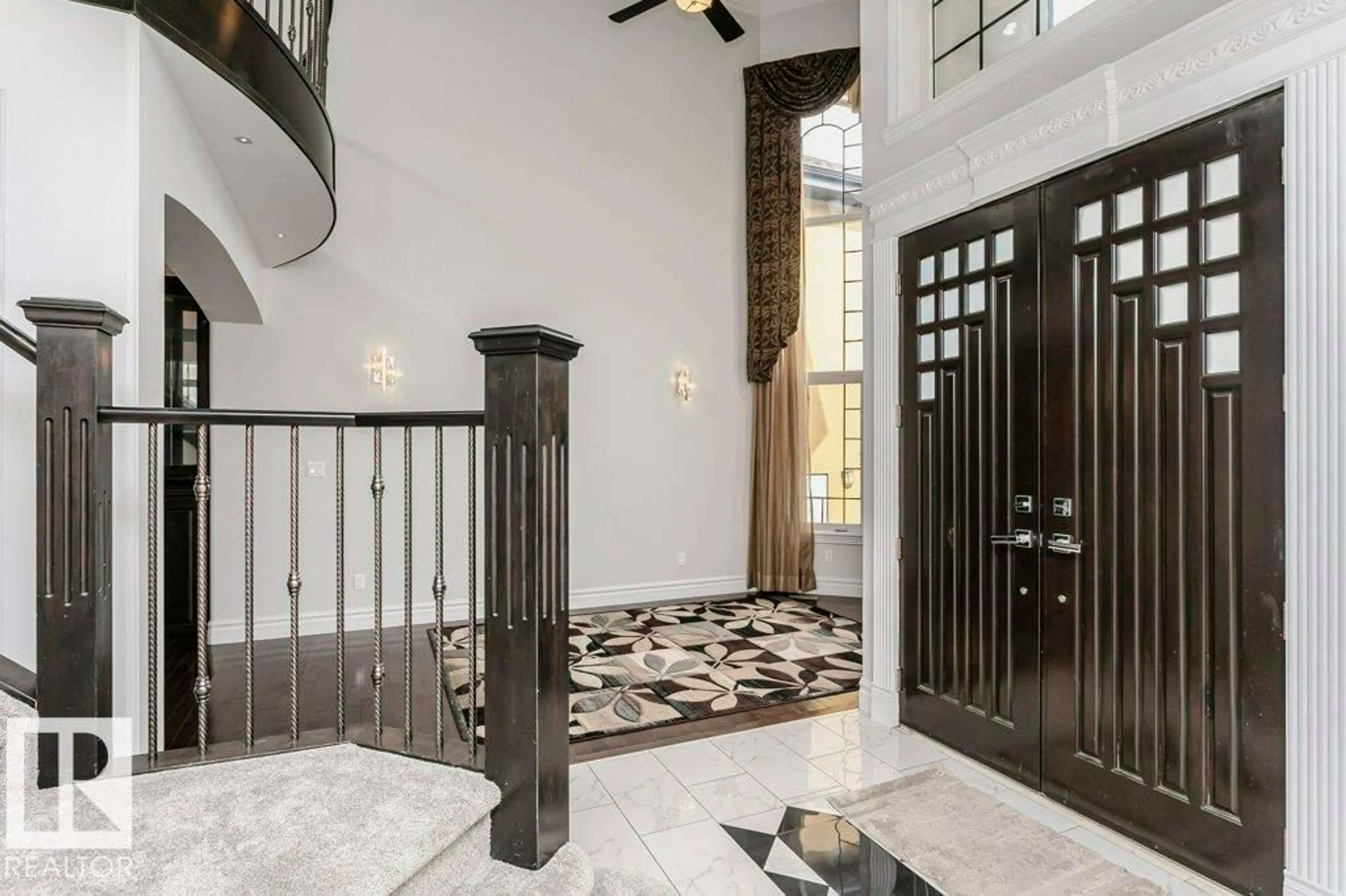 Indoor entryway for NW - 1005 WILDWOOD CO, Edmonton Alberta T6T0M2
