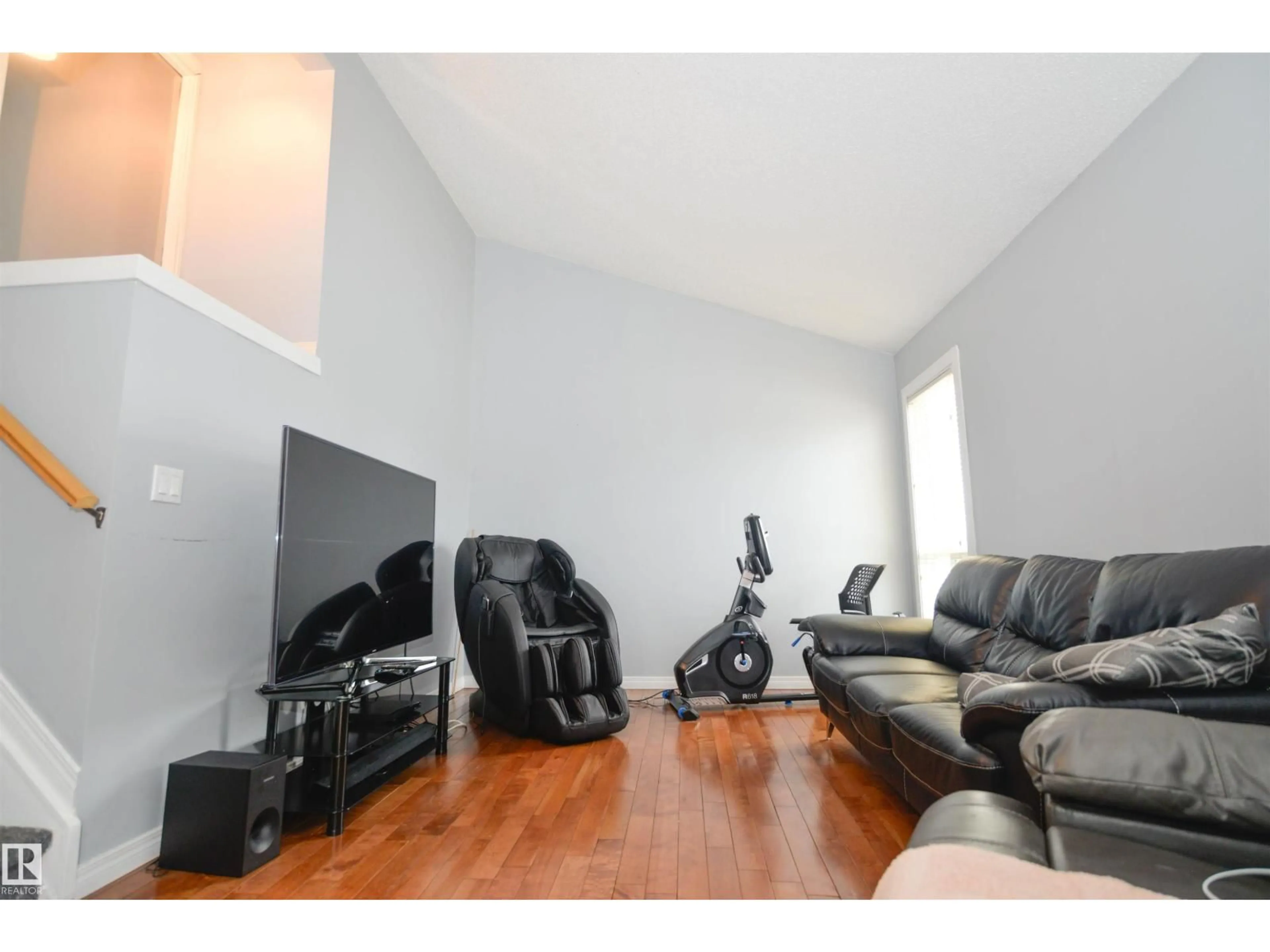 A pic of a room for 5658 19A AV, Edmonton Alberta T6L2B9