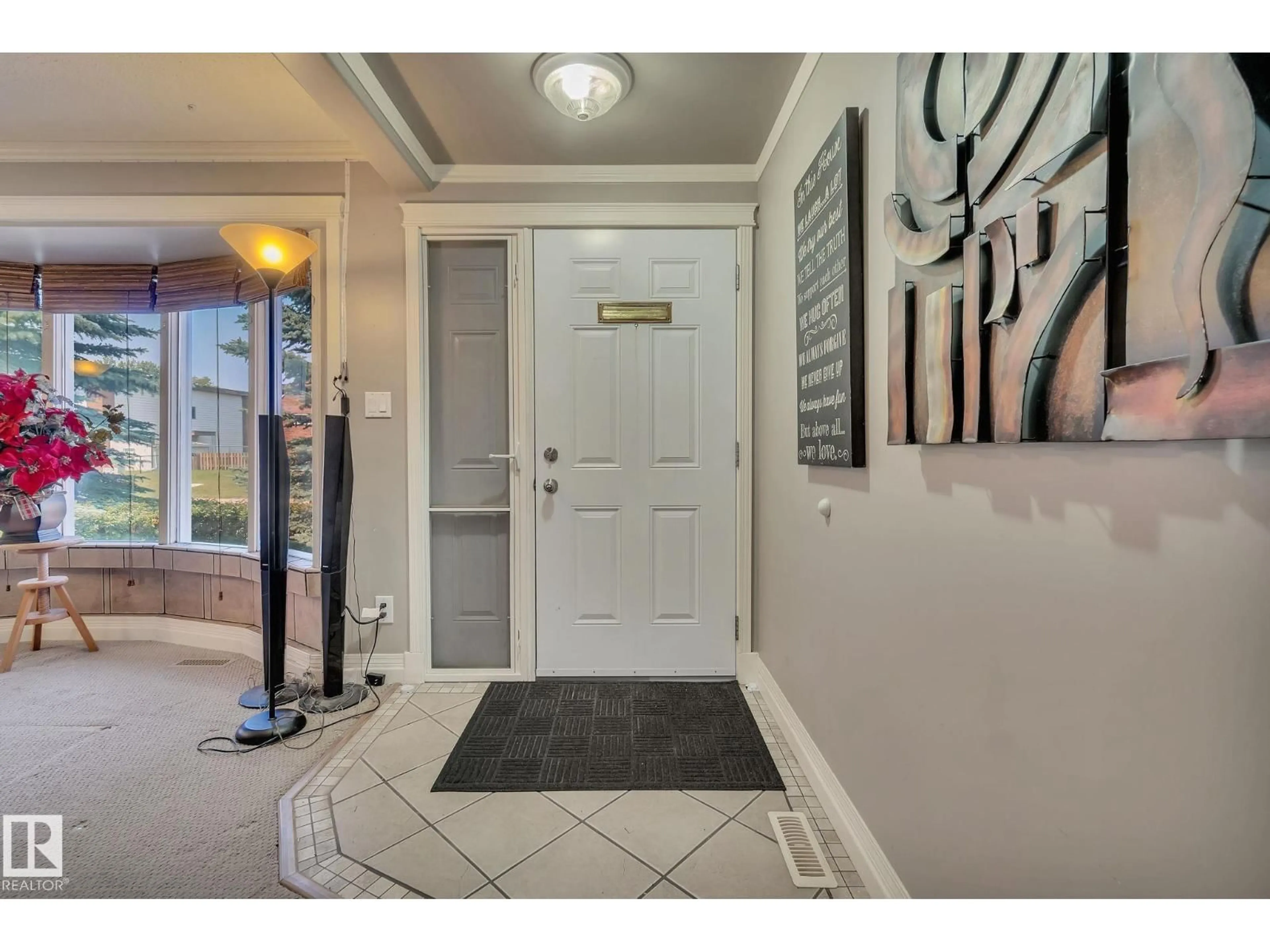 Indoor entryway for 315 KNOTTWOOD ROAD NORTH NW, Edmonton Alberta T6K2G5