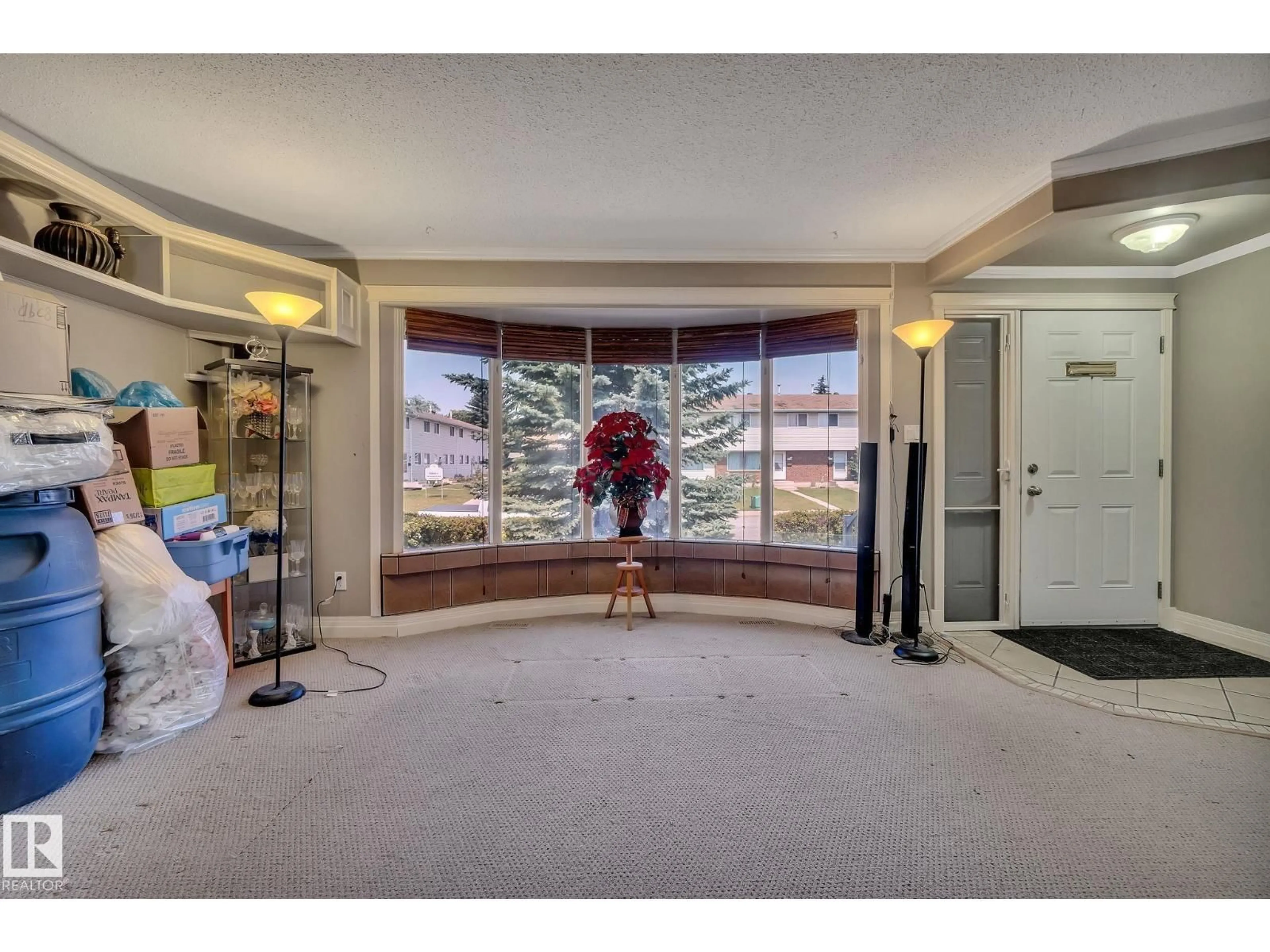 Indoor foyer for 315 KNOTTWOOD ROAD NORTH NW, Edmonton Alberta T6K2G5