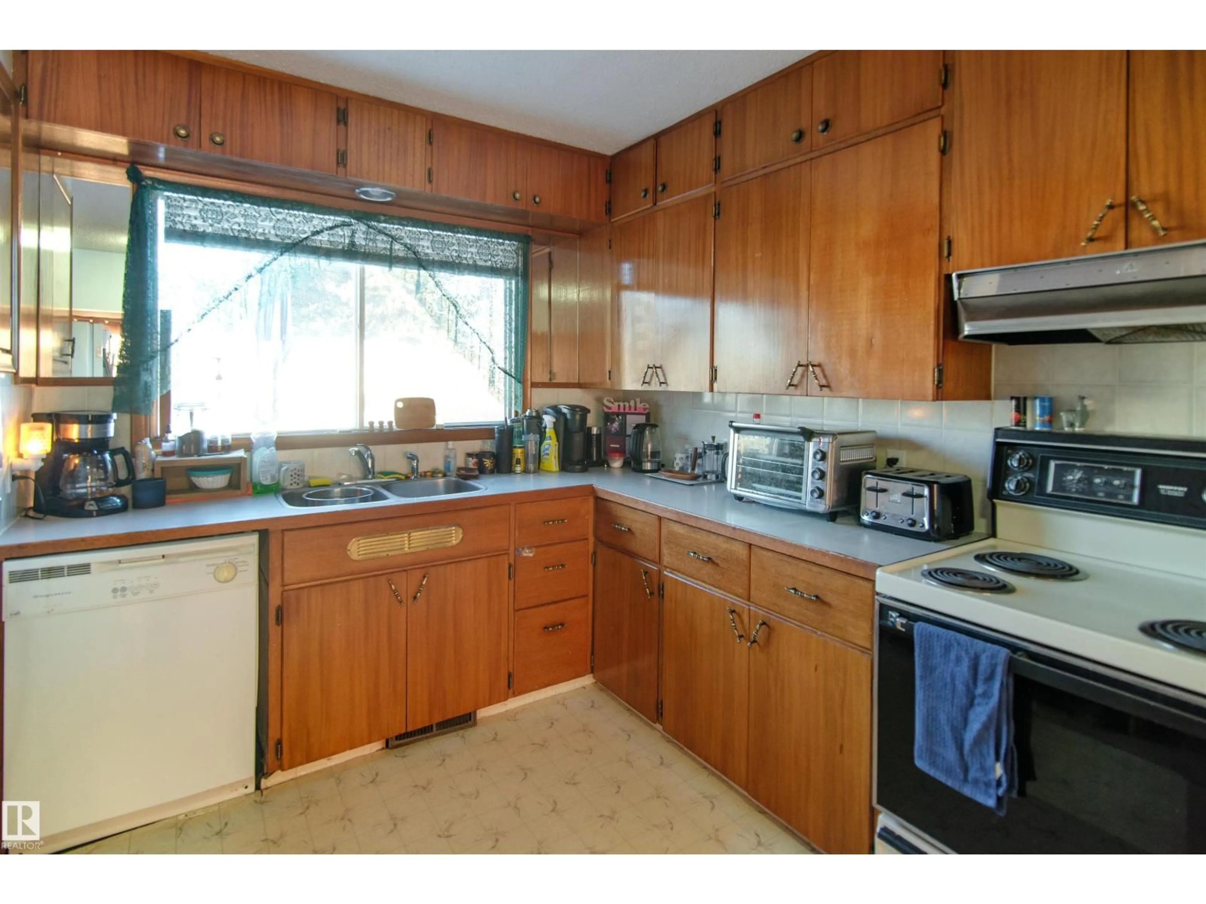 Standard kitchen, unknown for 4813 50 ST, Ardmore Alberta T0A0B0