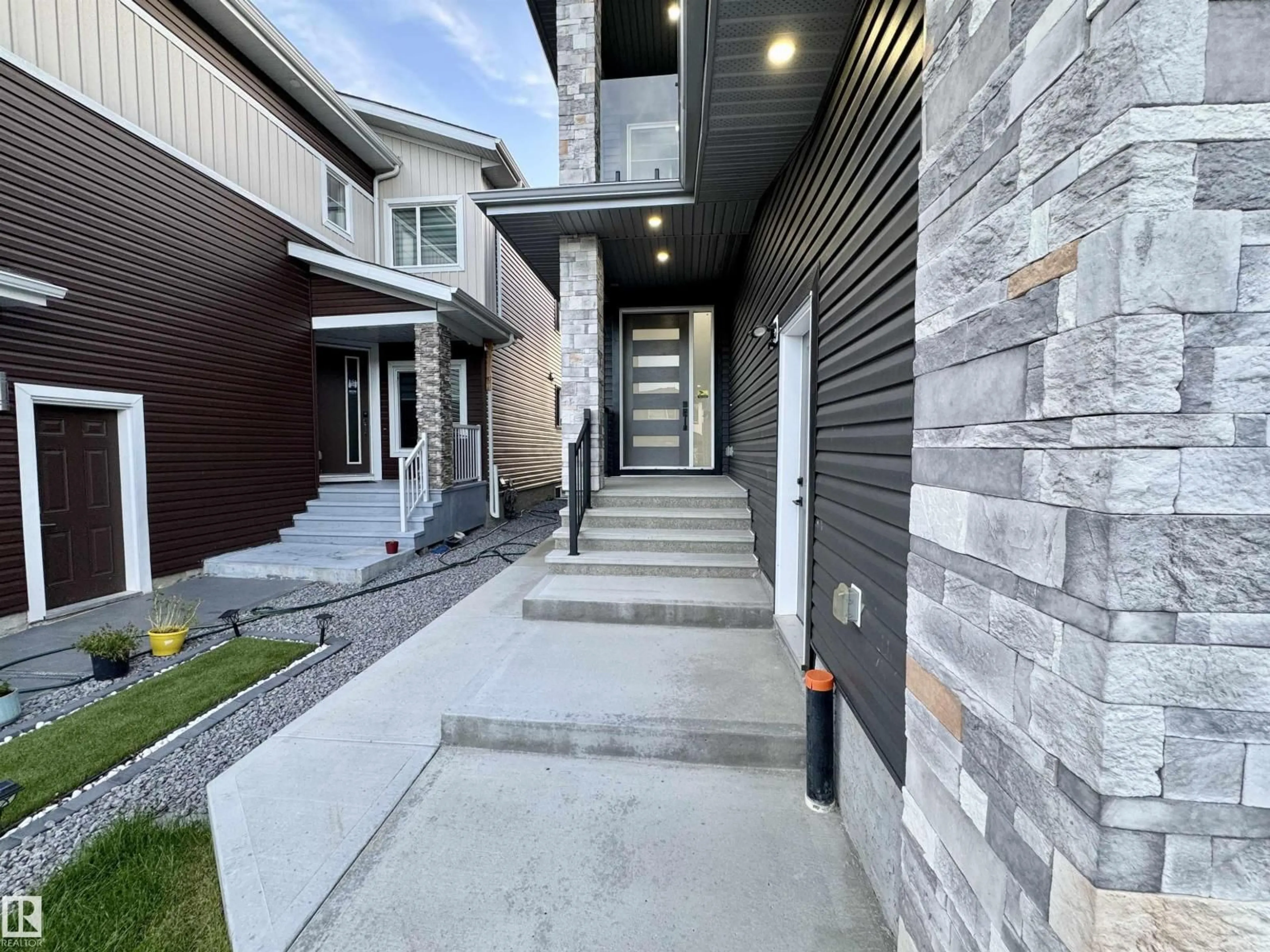 Unknown for 1836 22 ST, Edmonton Alberta T6T2M5