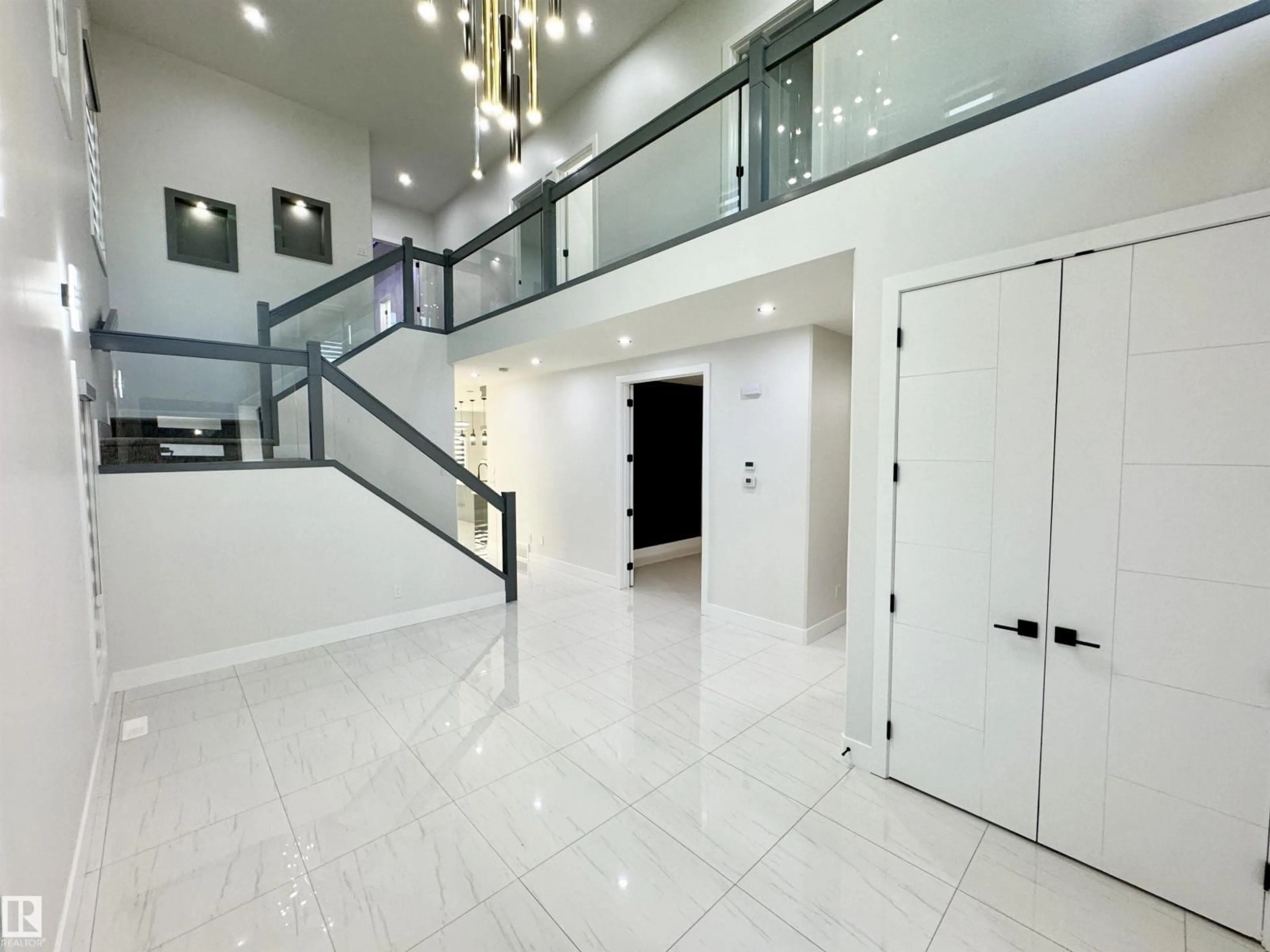 Indoor foyer for 1836 22 ST, Edmonton Alberta T6T2M5