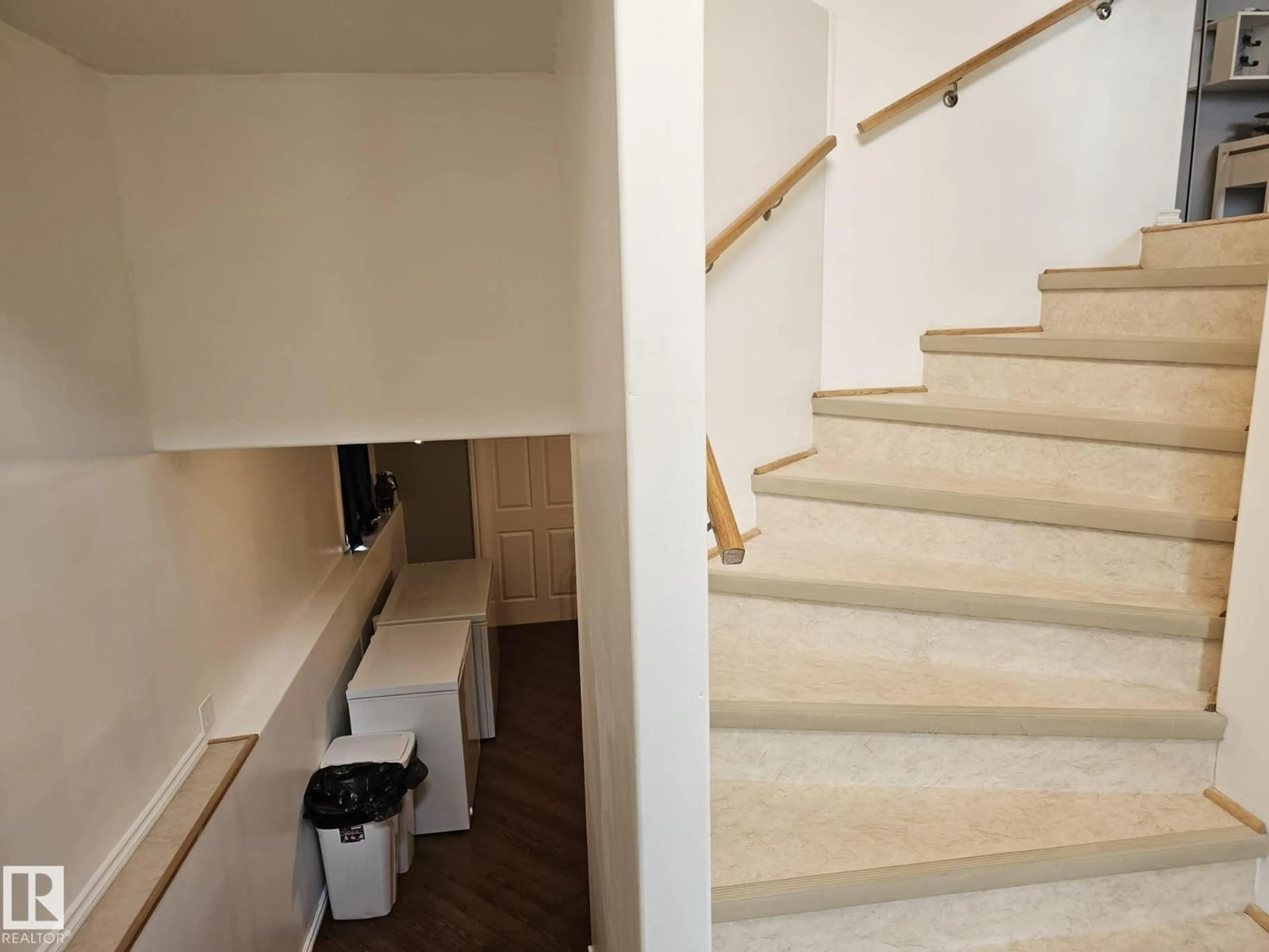 Stairs for 4917 45 AV, St. Paul Town Alberta T0A3A4