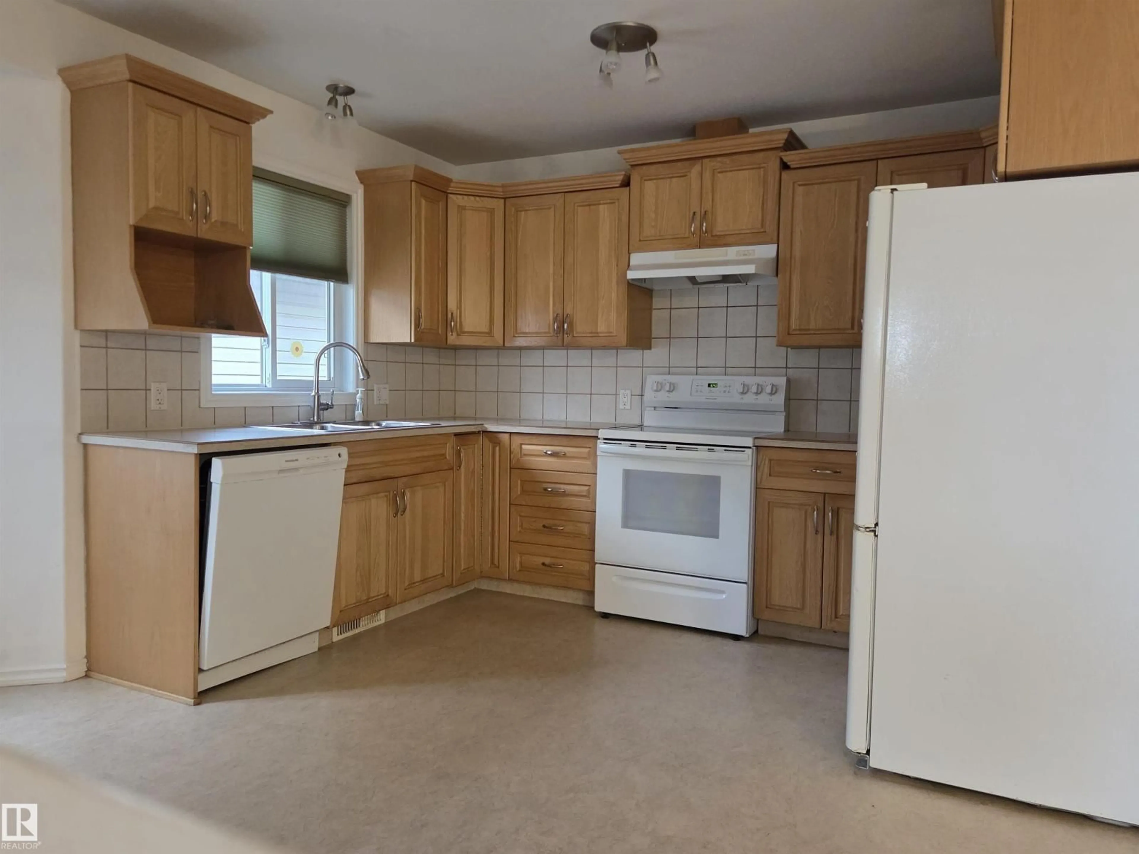 Standard kitchen, unknown for 4917 45 AV, St. Paul Town Alberta T0A3A4