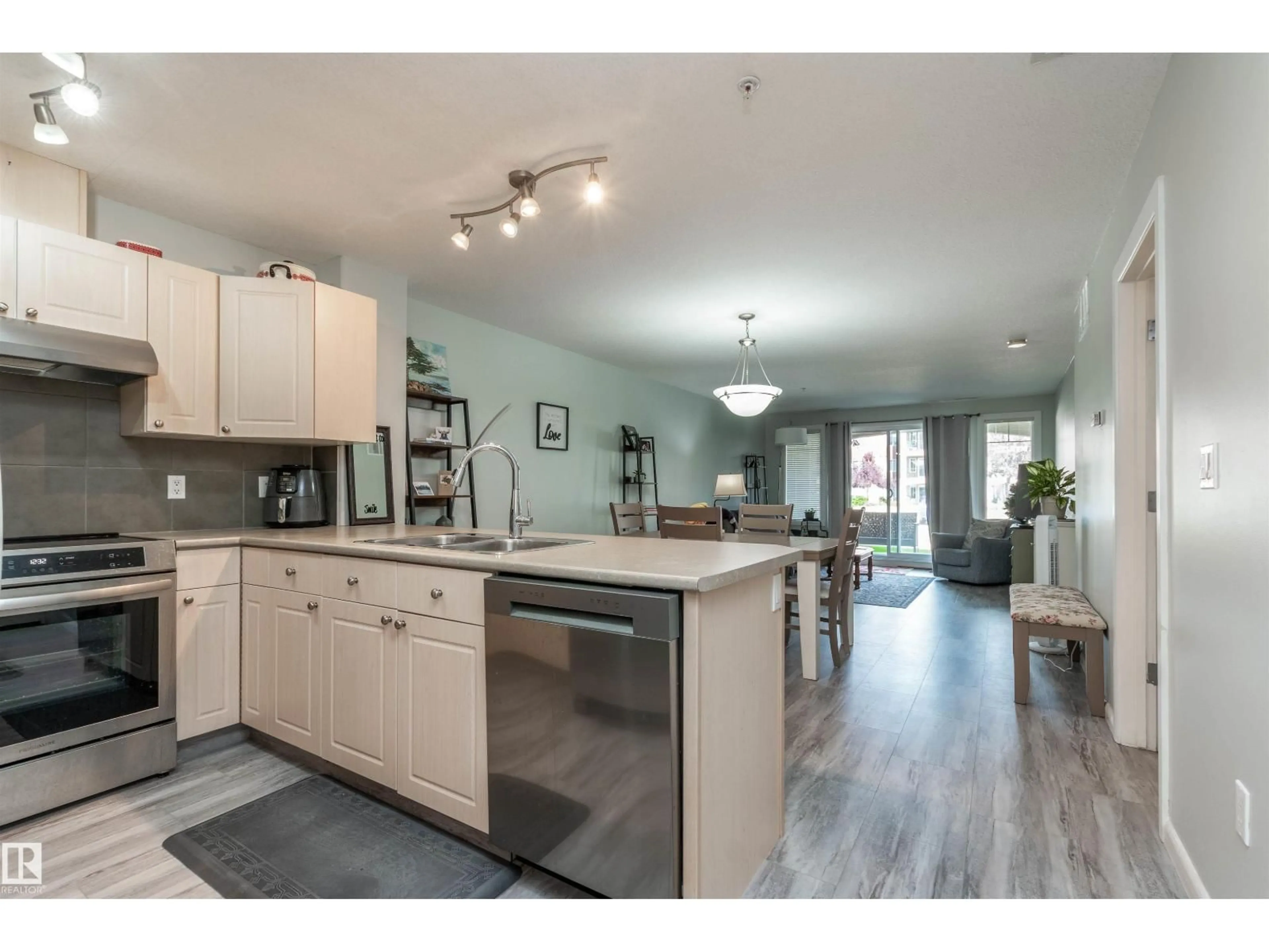 Open concept kitchen, unknown for 300 - 131 PALISADES WY, Sherwood Park Alberta T8H2T9