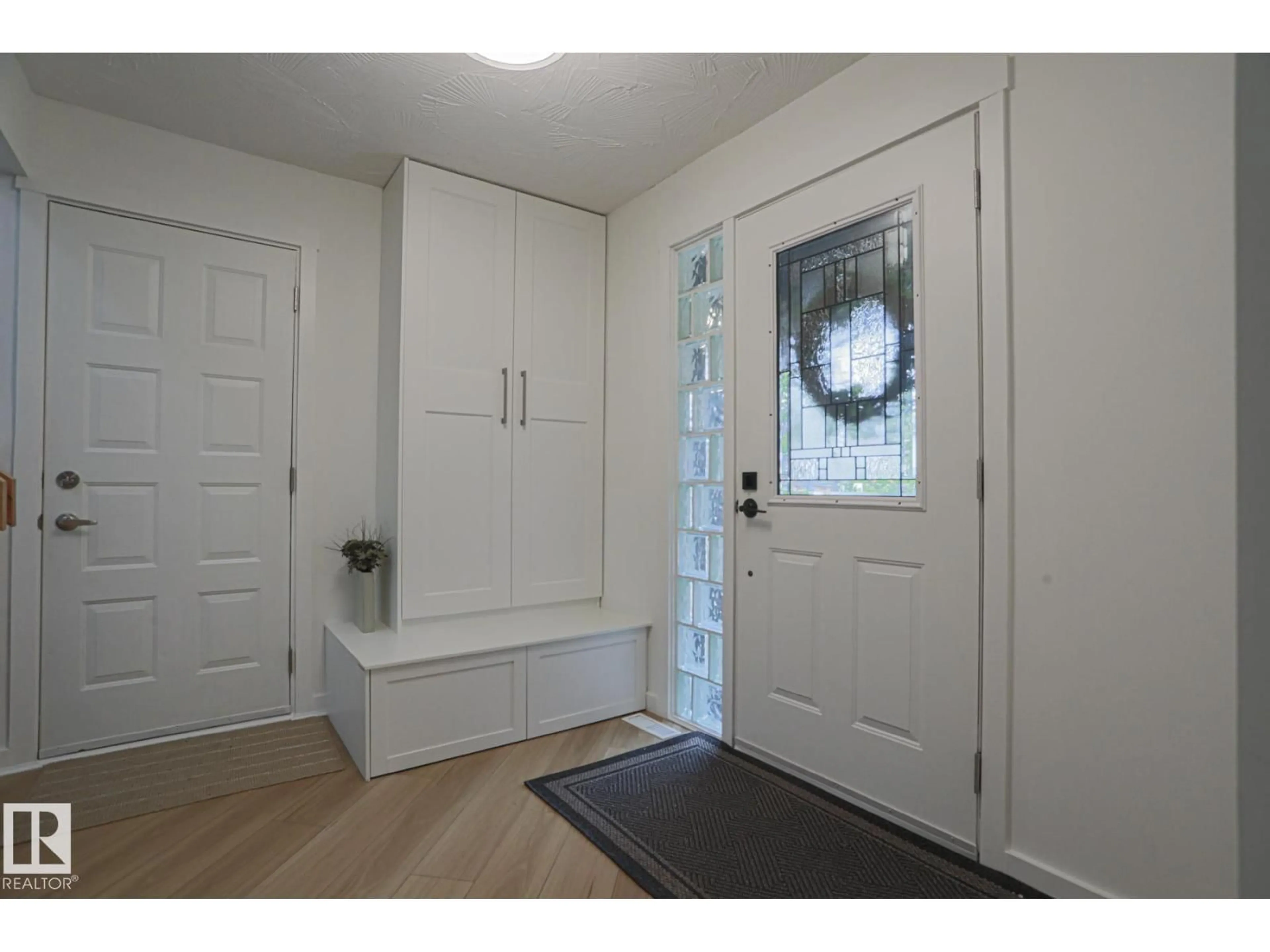 Indoor entryway for 51551 - 64 RGE RD 212 A, Rural Strathcona County Alberta T8G1B1