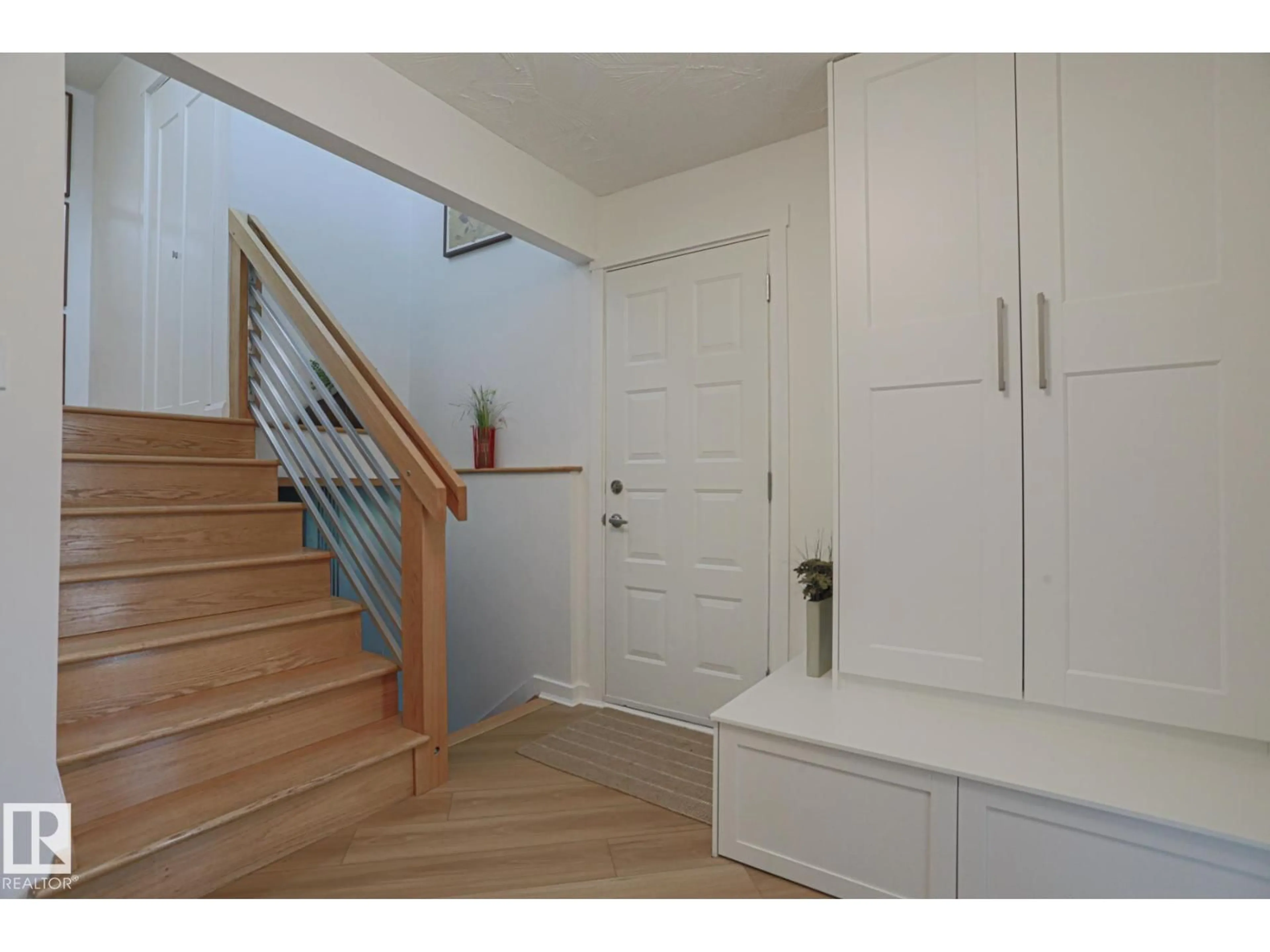 Indoor entryway for 51551 - 64 RGE RD 212 A, Rural Strathcona County Alberta T8G1B1